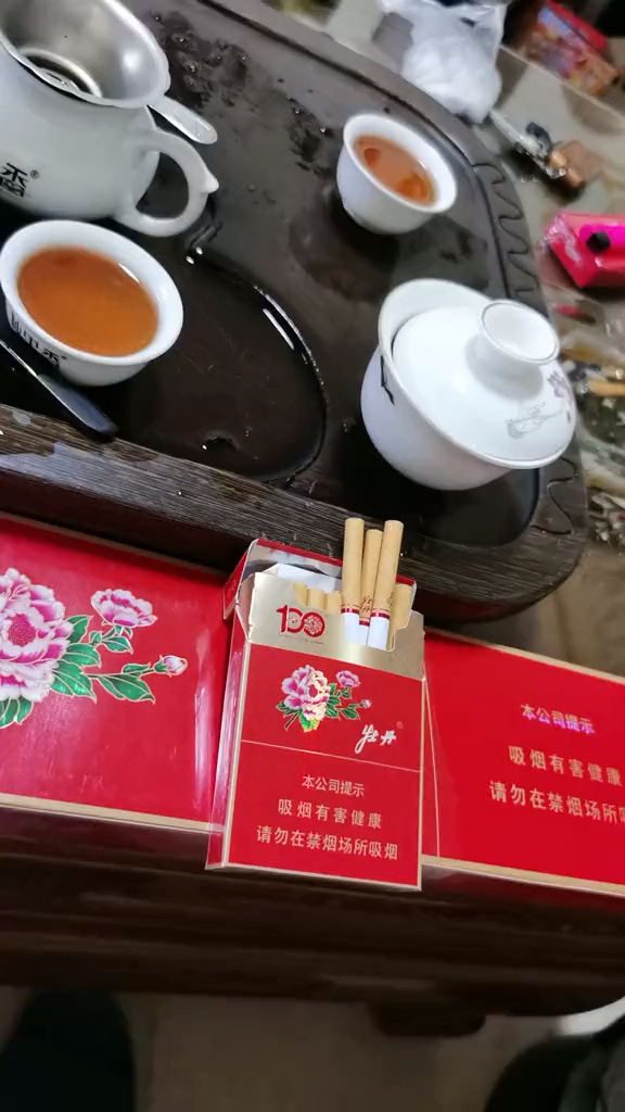 今日牡丹别样红,牡丹红中支