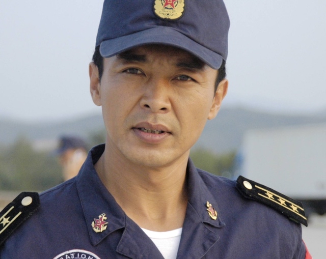 著名演员王强:夫妻闹离婚,儿子在结婚证上的留言让他泪奔 王强,一位