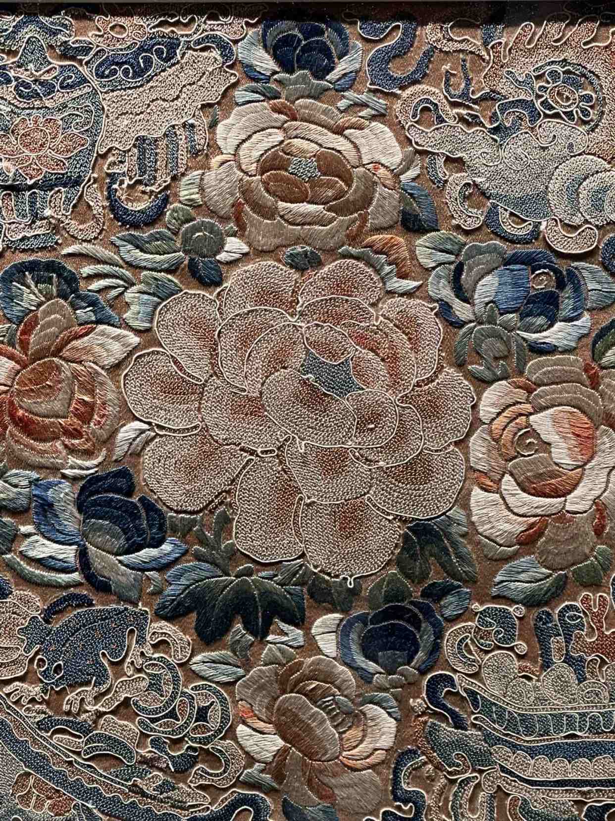 清代 打籽绣花开富贵图一对