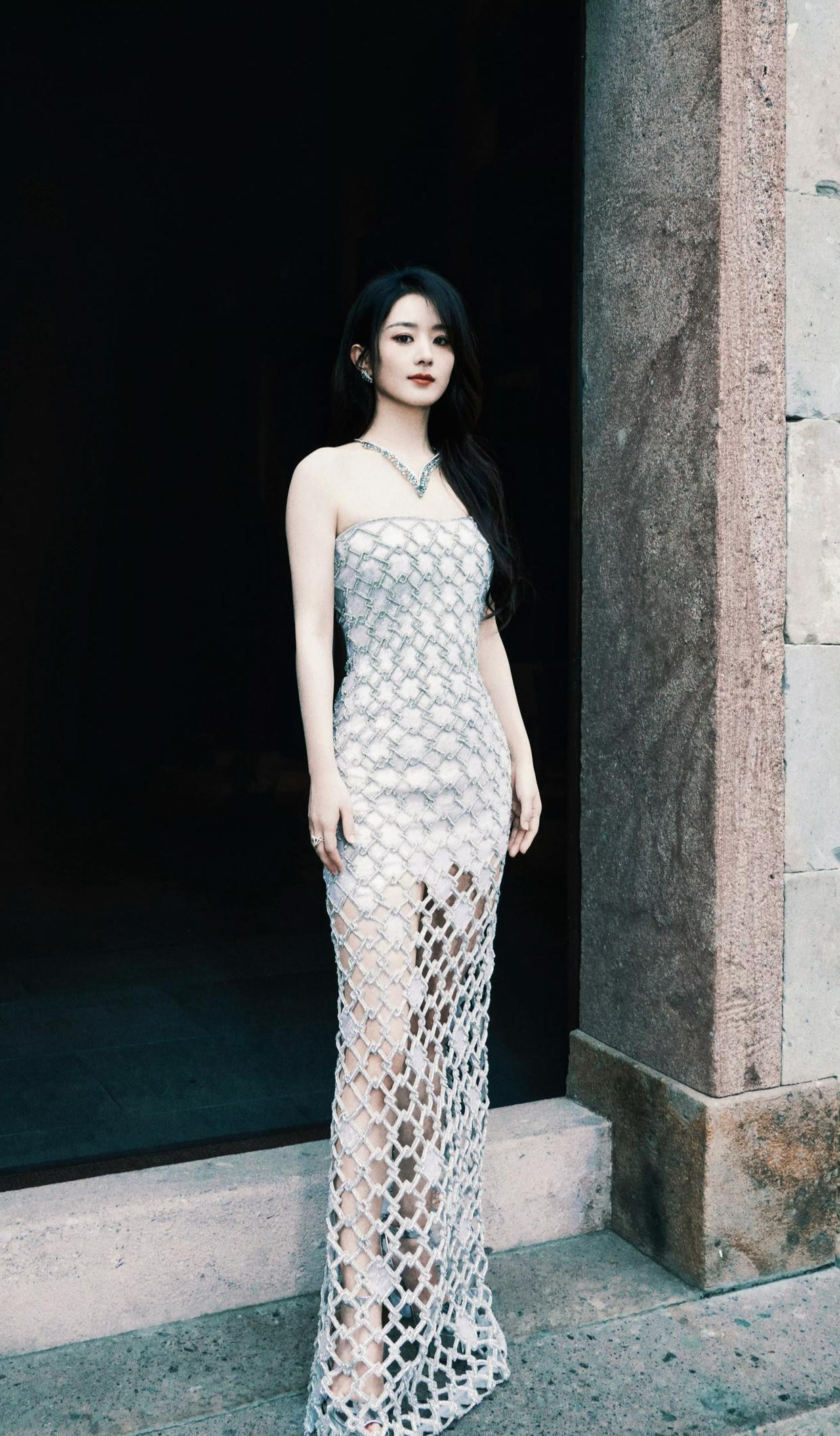 赵丽颖戴比尔斯晚宴造型,rahul mishra 2024春夏高定礼服,唇红齿白