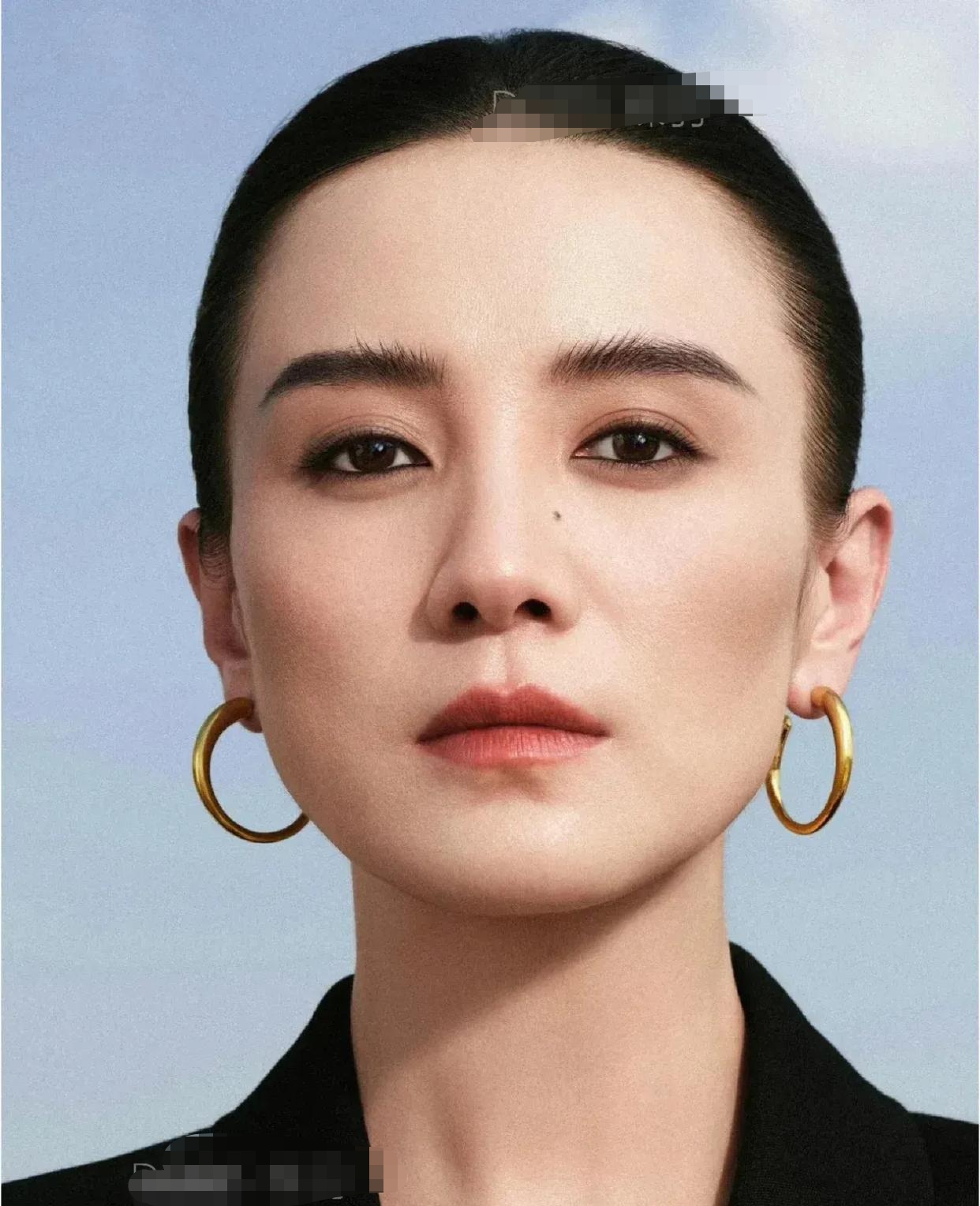 演员宋佳和导演王伟结婚了 两人相差7岁是典型的姐弟恋 这么优秀的