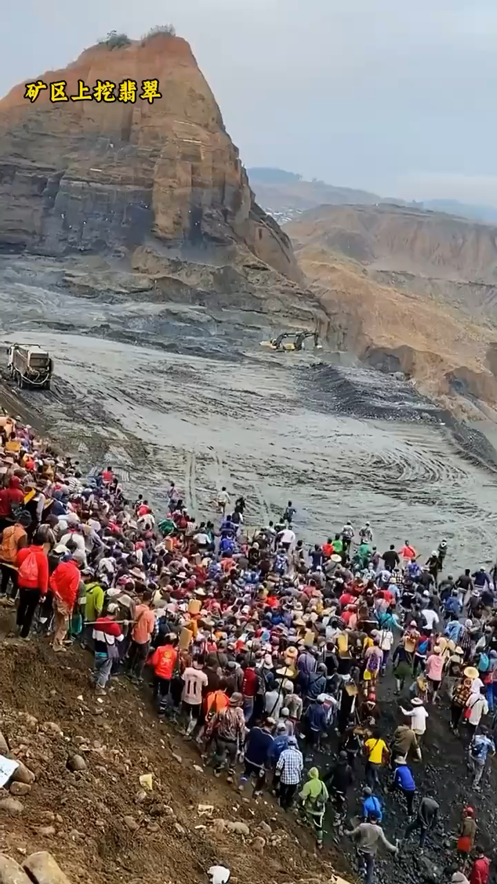 缅甸翡翠矿区现场翡翠开采