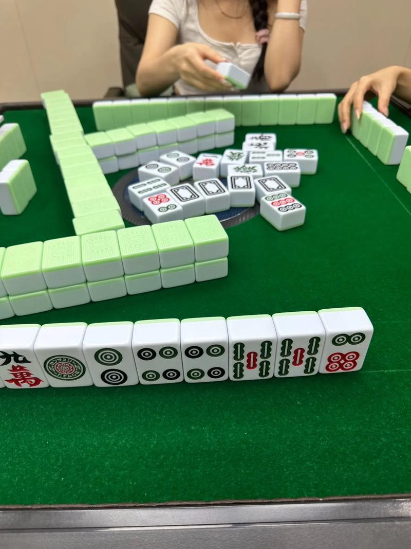 夏天打麻将真实照片打麻将图片高清晚上打麻将真实照片夏天打麻将的