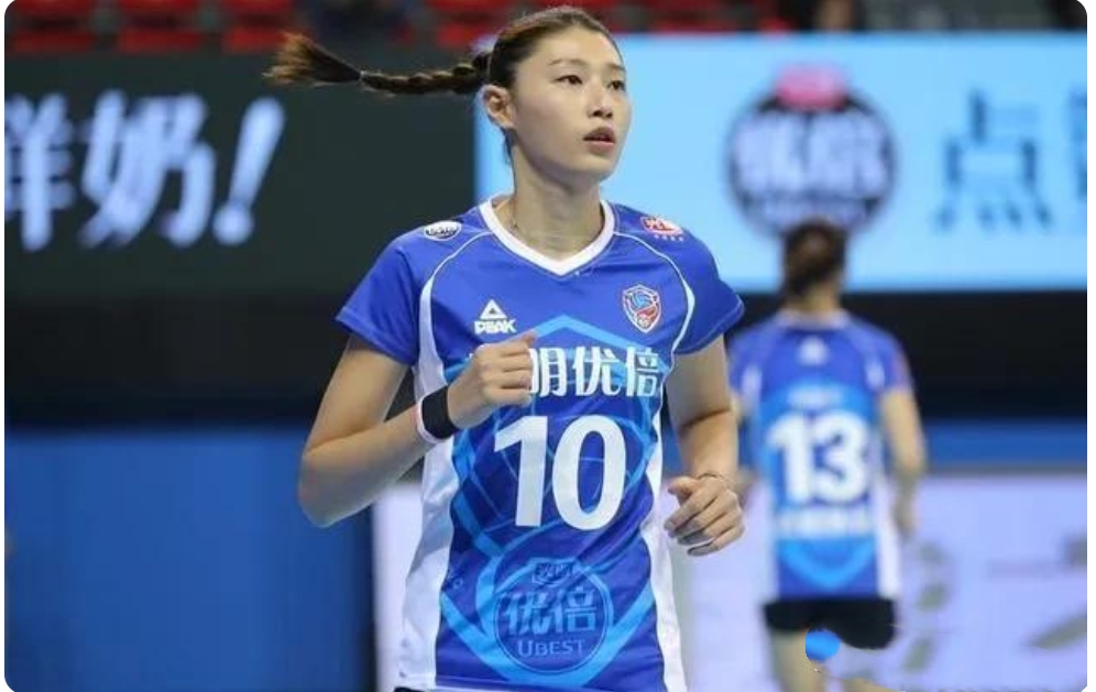 上海女排这赛季在排超联赛里下了血本,把世界级主攻费多罗夫彩娃和