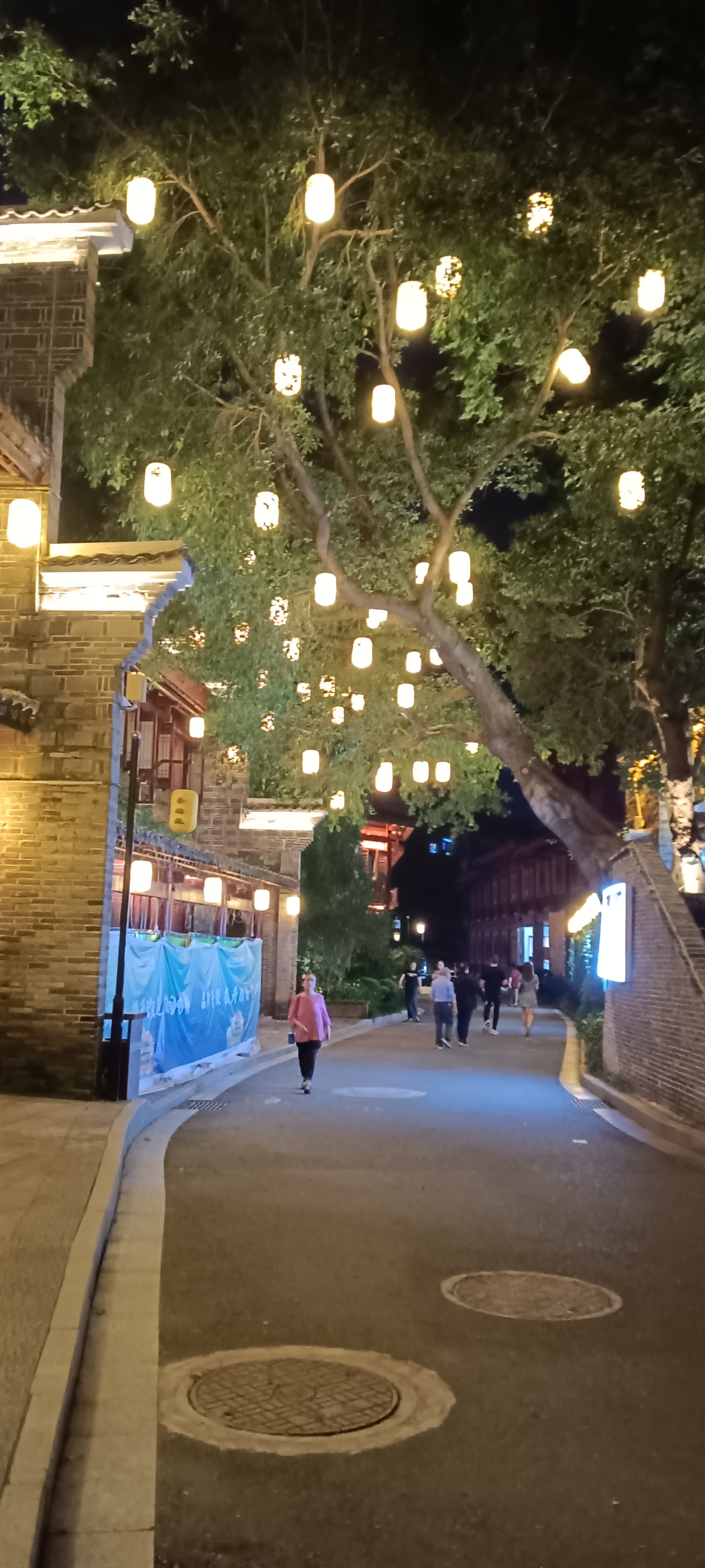 她话没说完,我就知道她想让我出钱买