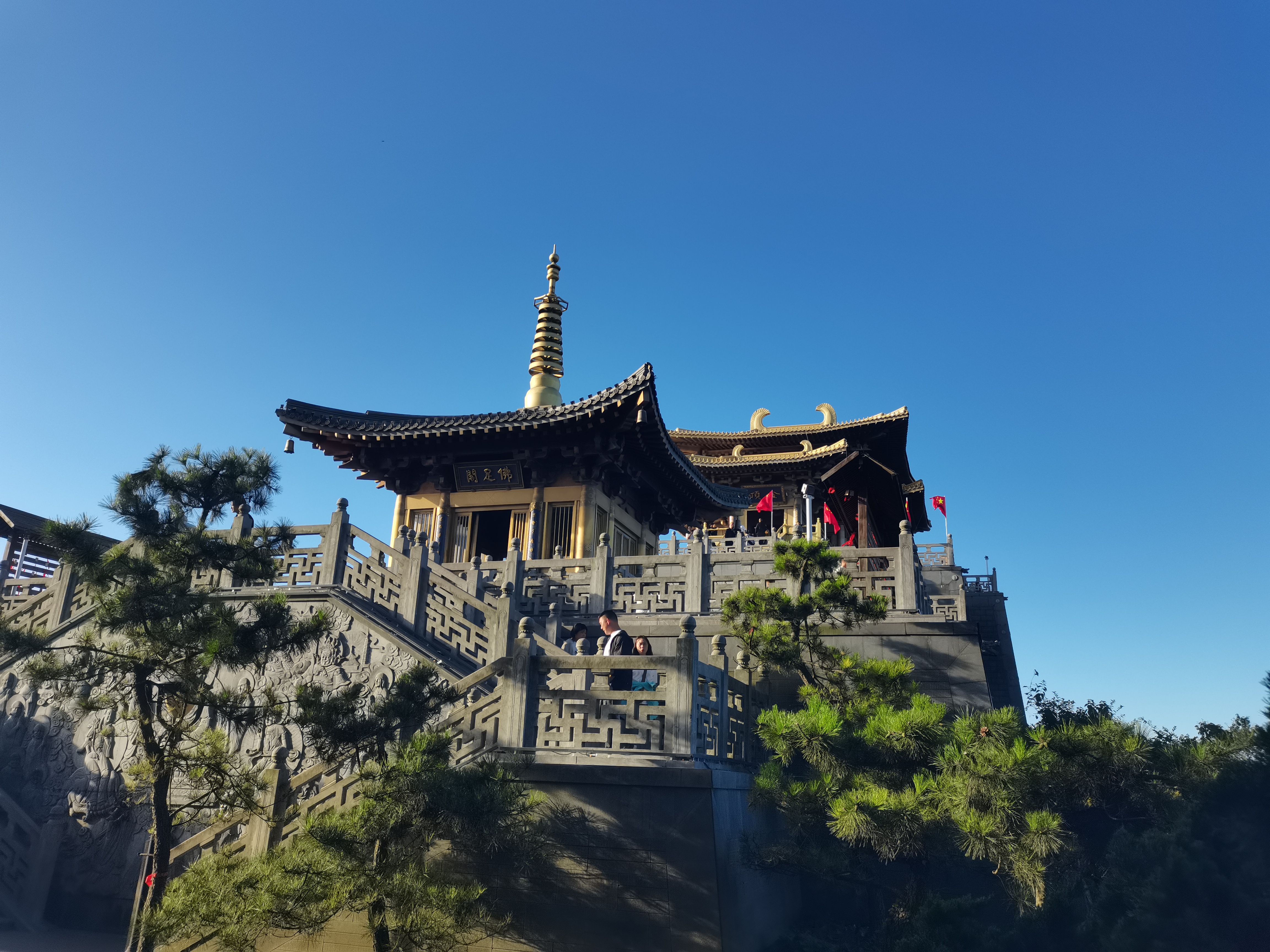 大慈恩寺,据《随州志》记载,坐落在素有"楚北天空第一峰" 的大洪山