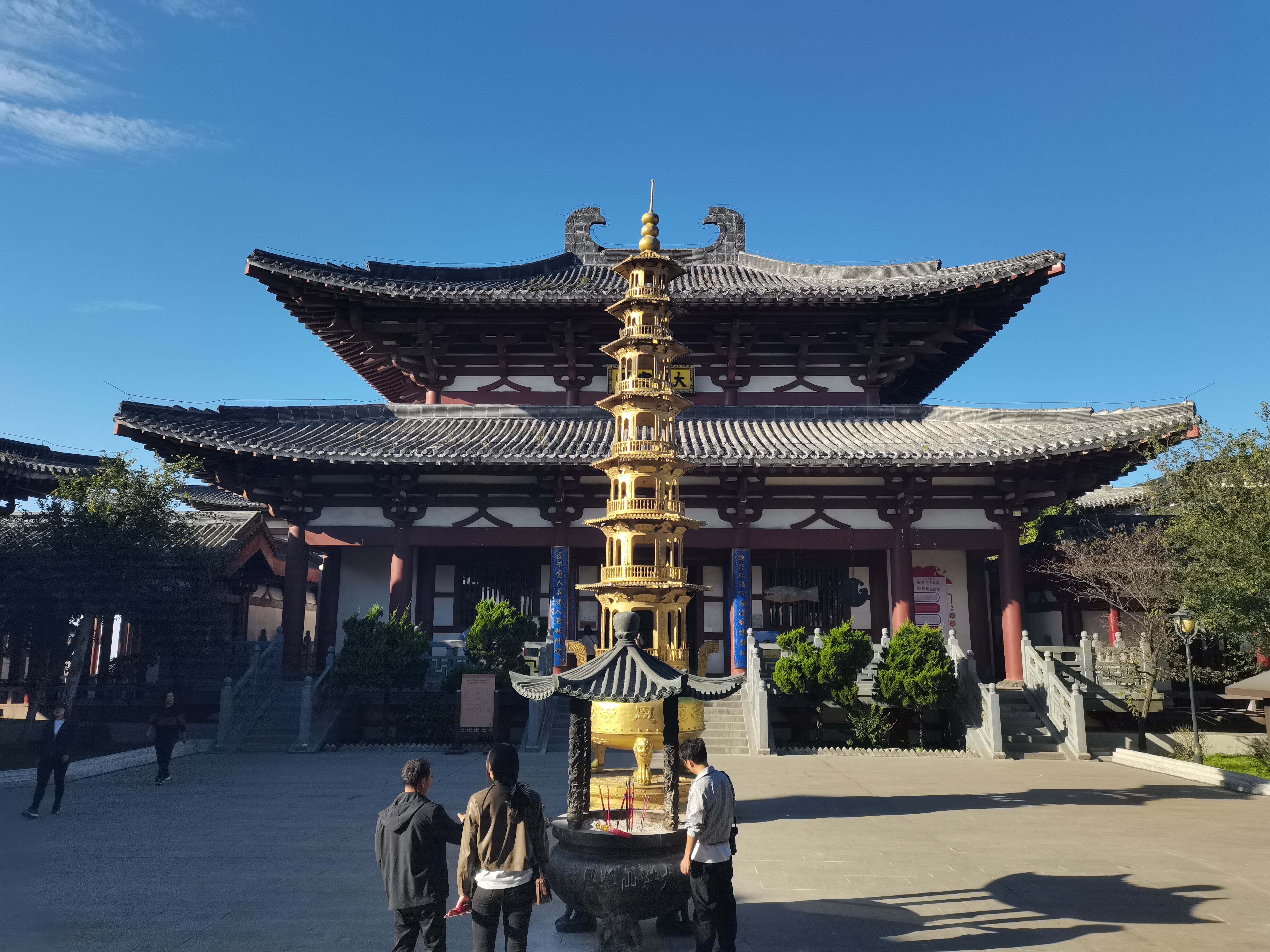大慈恩寺,据《随州志》记载,坐落在素有"楚北天空第一峰" 的大洪山