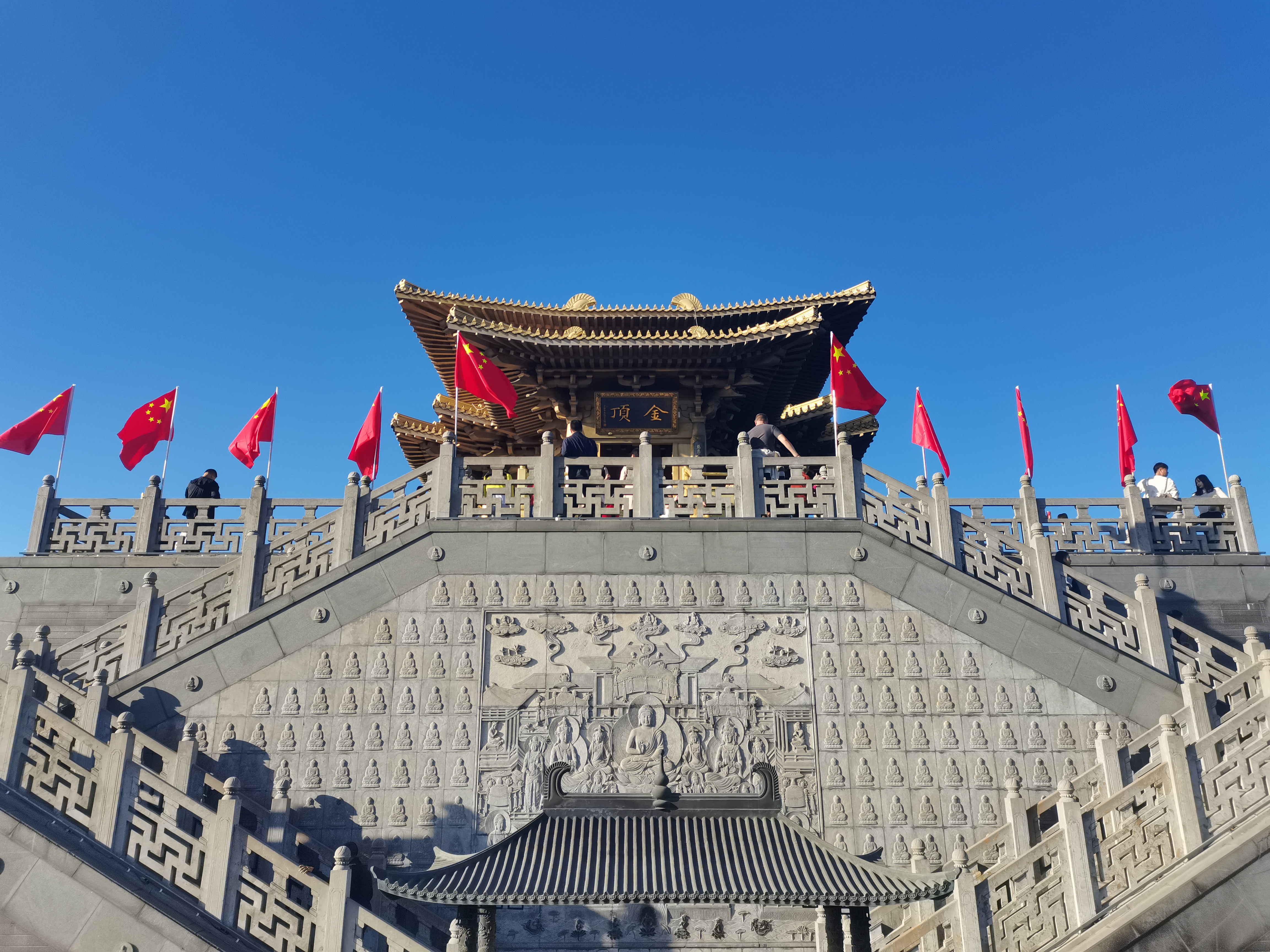 大慈恩寺,据《随州志》记载,坐落在素有"楚北天空第一峰" 的大洪山