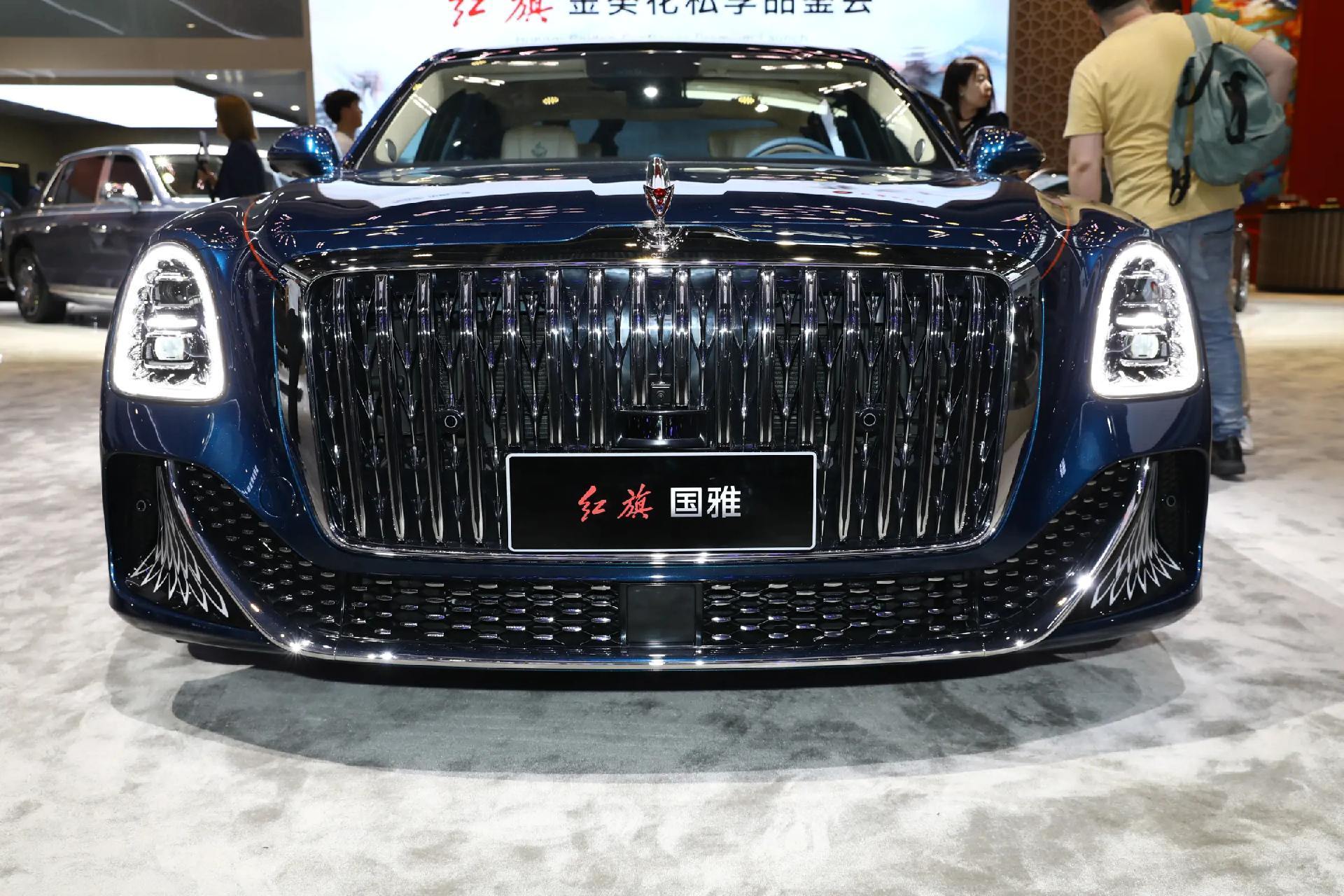 有的,一汽红旗金葵花国雅就是价格超百万的国产轿车.  1.