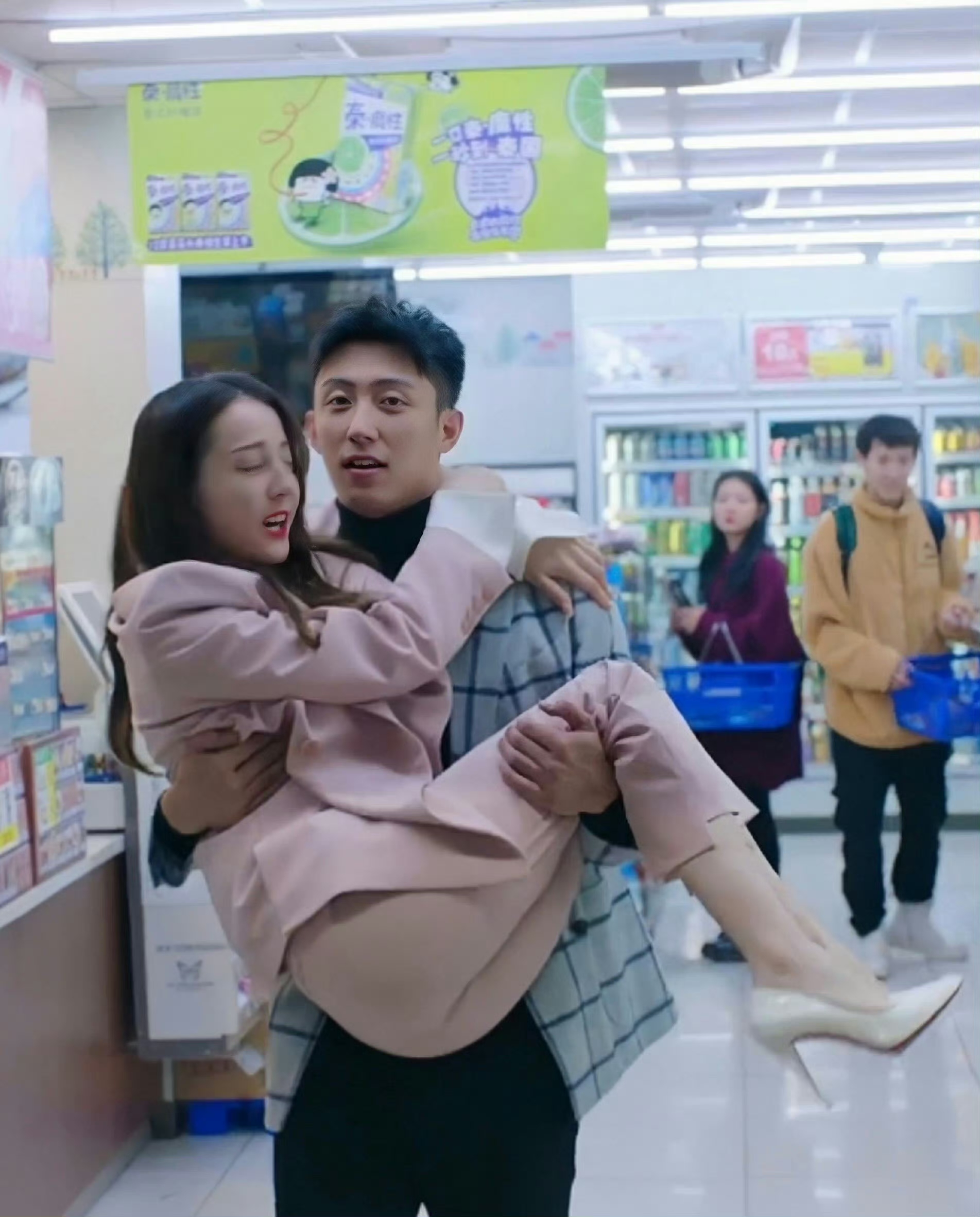 抱一抱,抱一抱,抱着我滴妹妹上花轿~你喜欢哪个妹砸