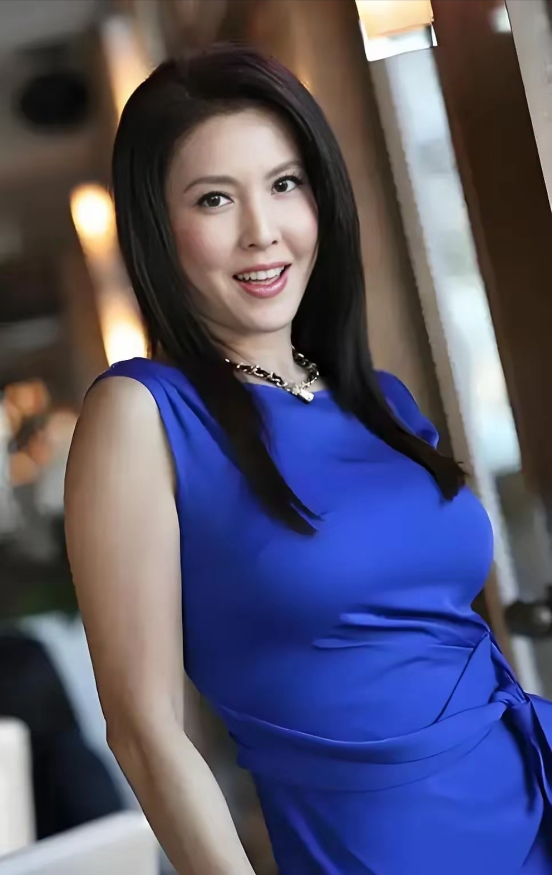 如今的李婉华年过五旬,半老徐娘,风韵犹在,比年轻时更有女人味