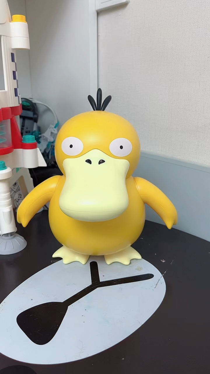 这个可达鸭,吓我一跳!举手投降呢呀