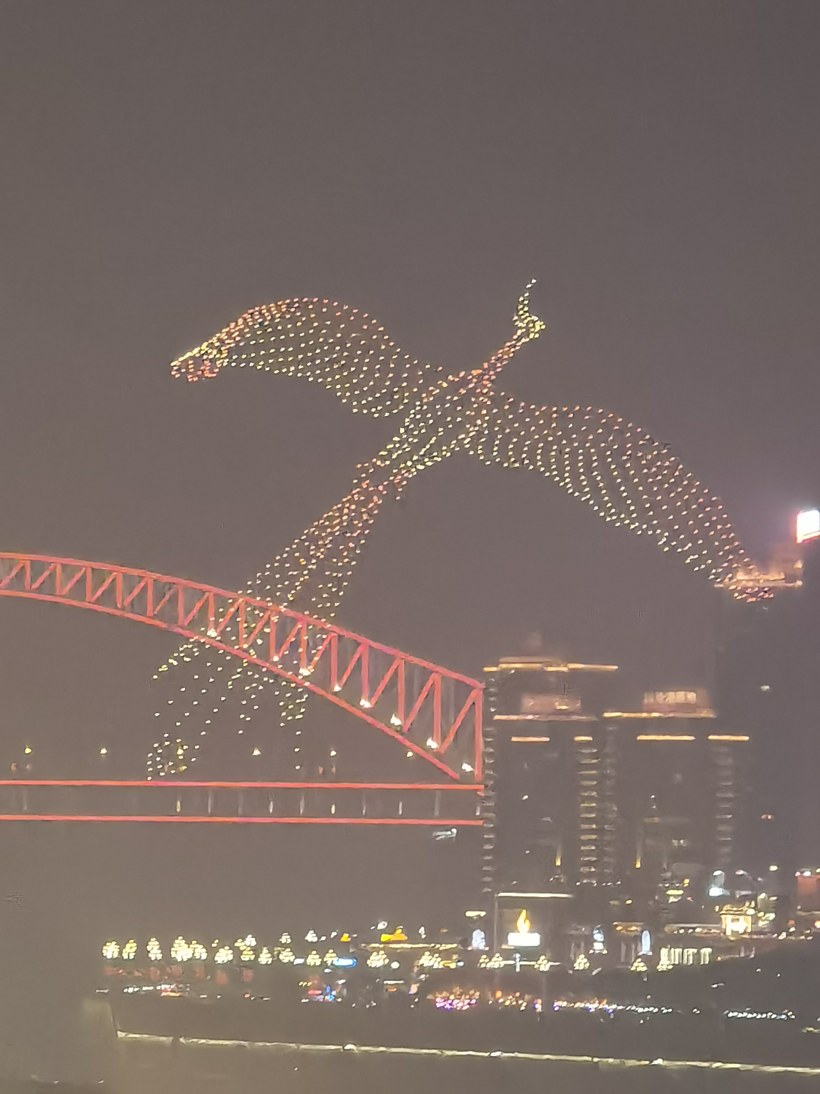 大桥无人机表演图片重庆南滨路2025年春节无人机表演重庆无人机表演