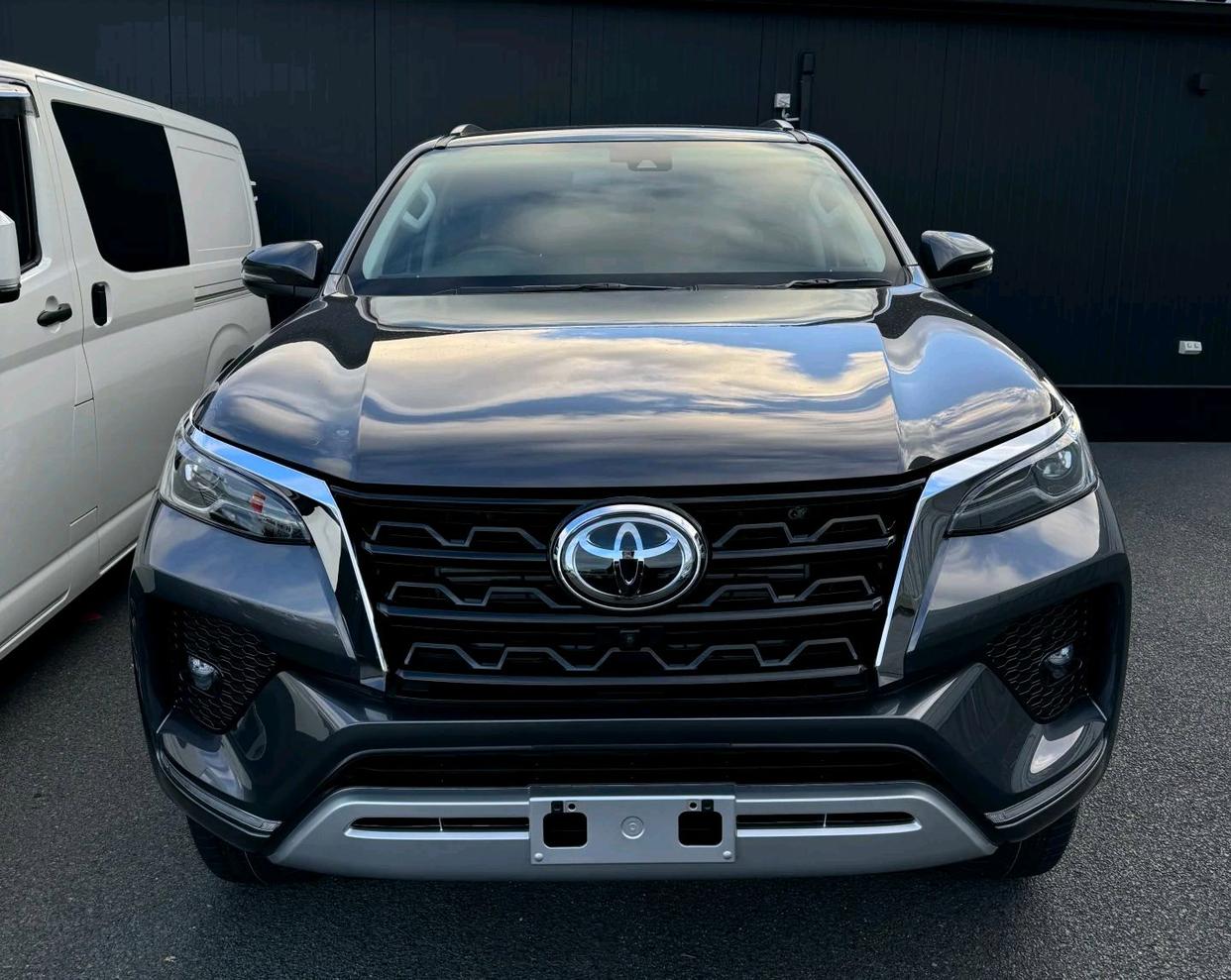 丰田穿越者硬派越野车驾临,全面竞争日产途达