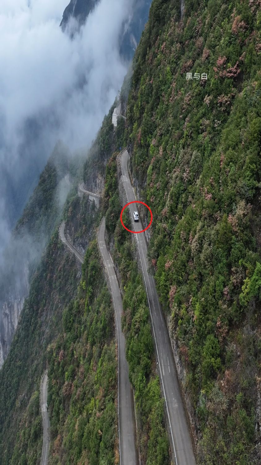 重庆最险峻公路,兰英大峡谷挂壁公路,峡谷最深度处2400余米