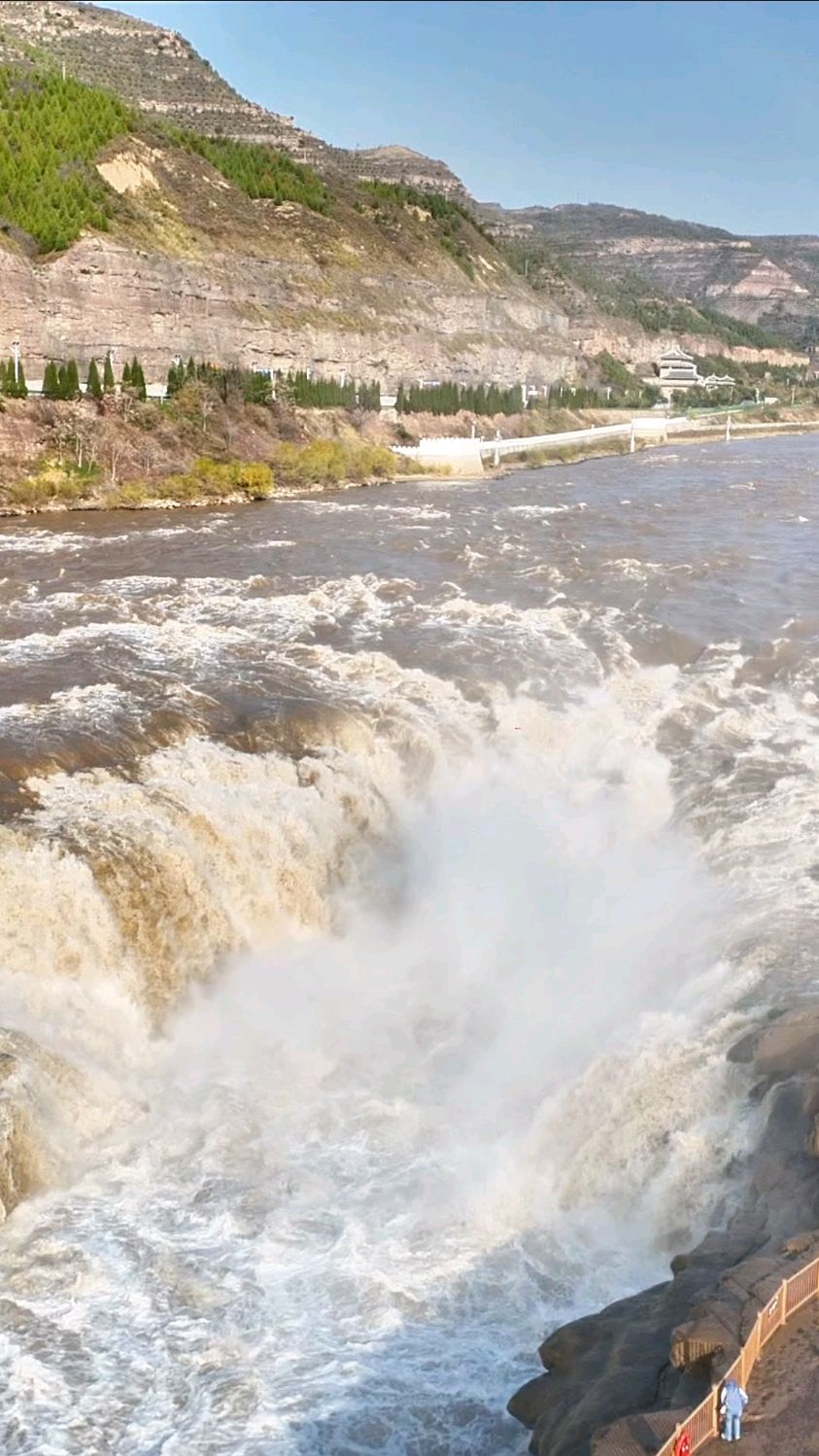 黄河壶口澎湃奔腾
