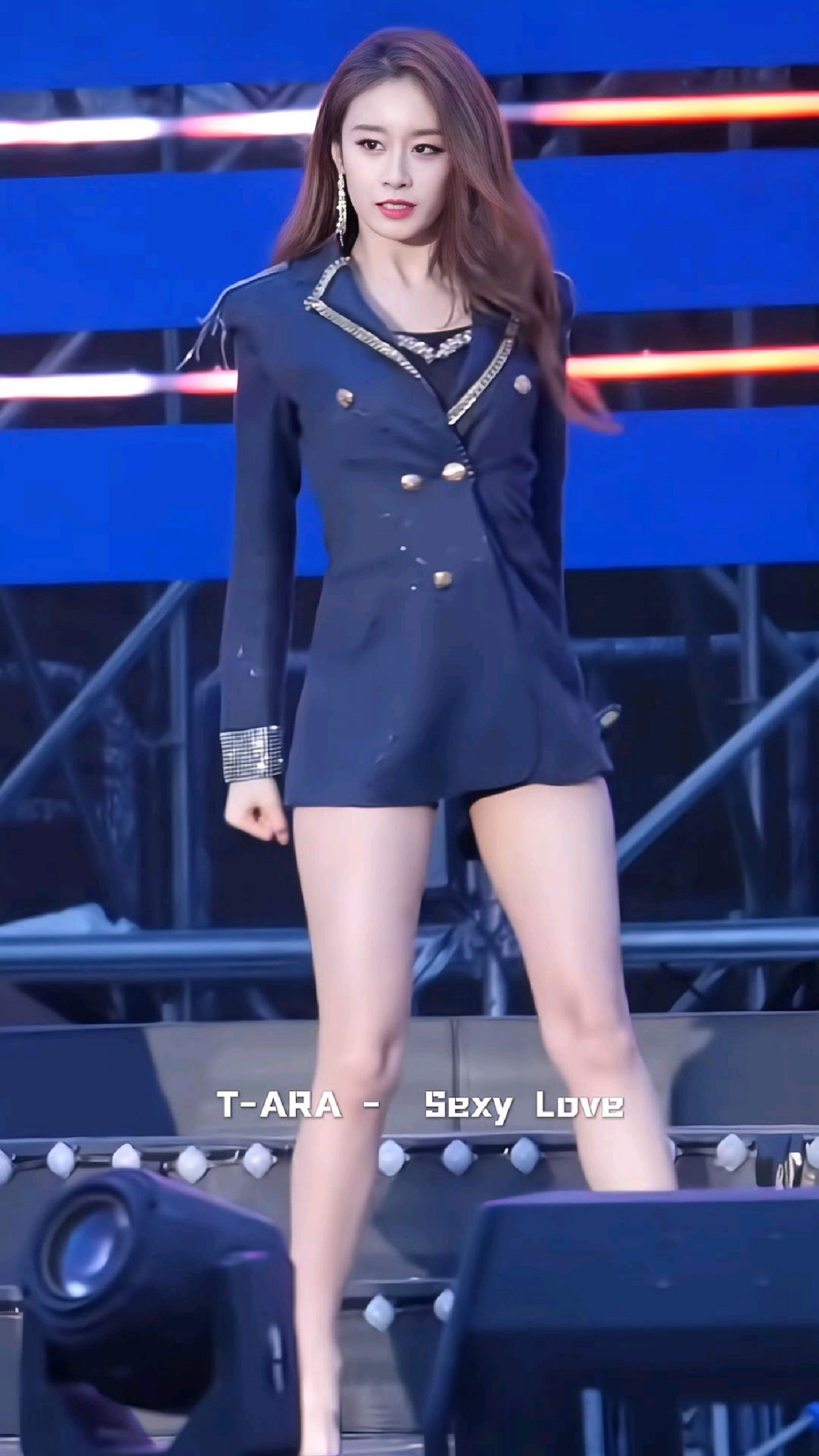 皇冠女团tara现场直拍