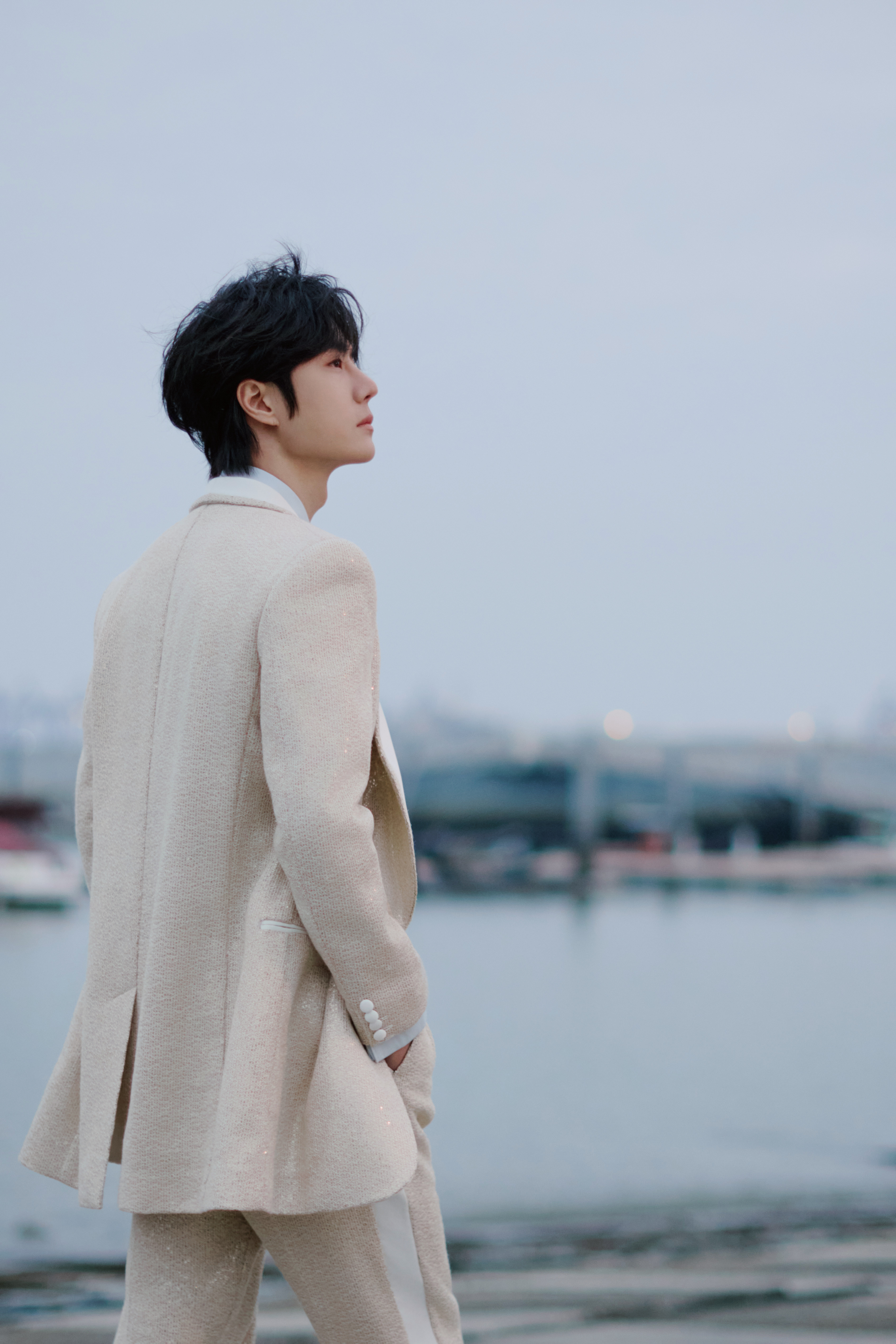 王一博第一个舞台来了,王一博湖南卫视跨年演唱会,第一个x秀,也期待第