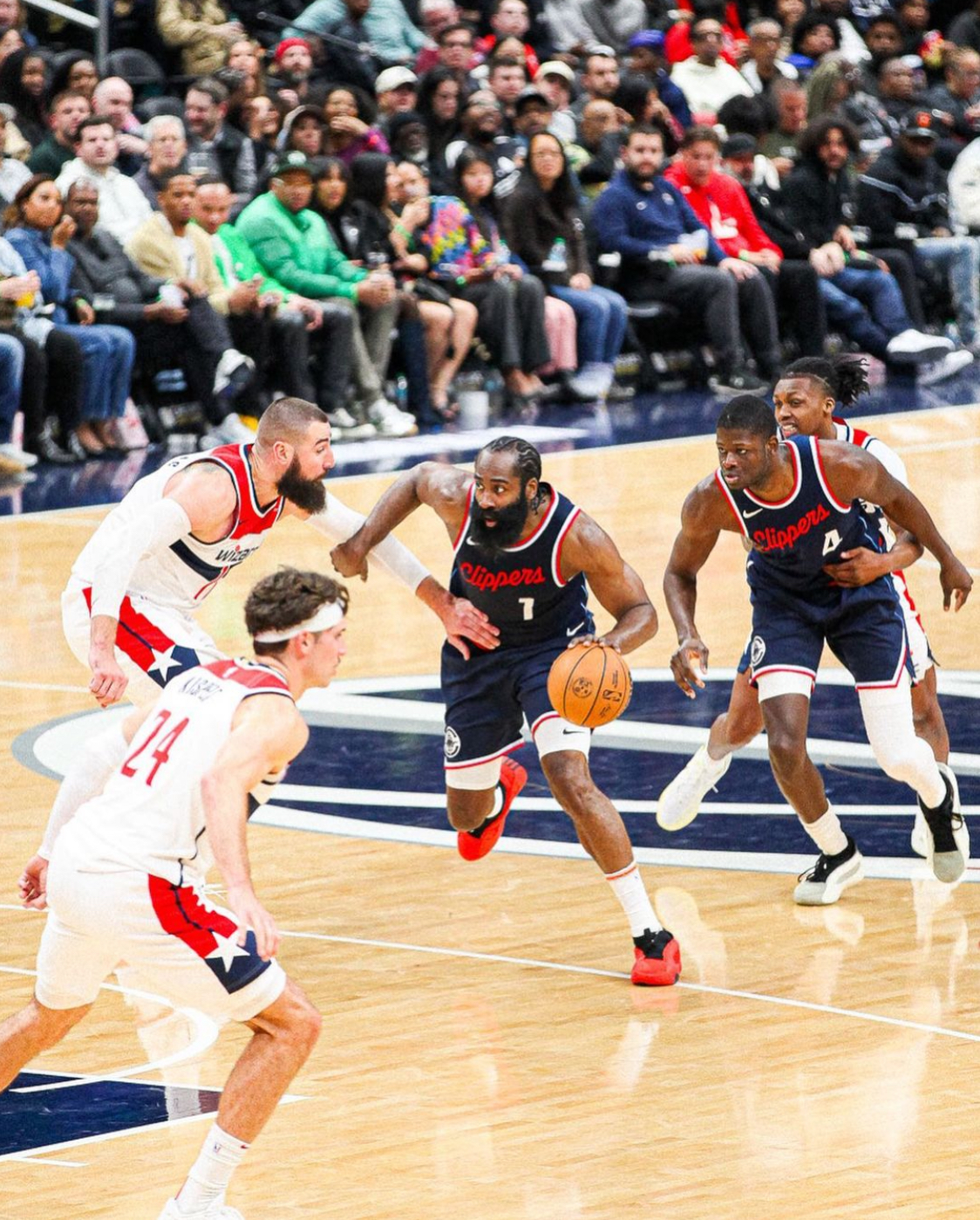 包含哈登关键节点败北，西班牙队带队取胜！的词条