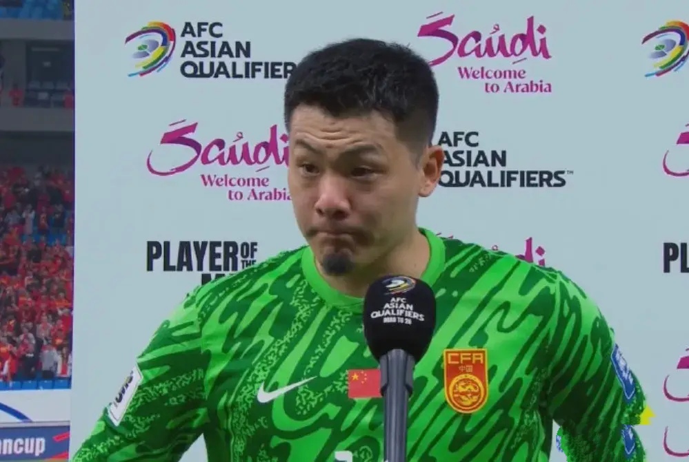 热点新知# 国足2-1击败印尼,王大雷赛后采访落泪,说了3句肺腑之言
