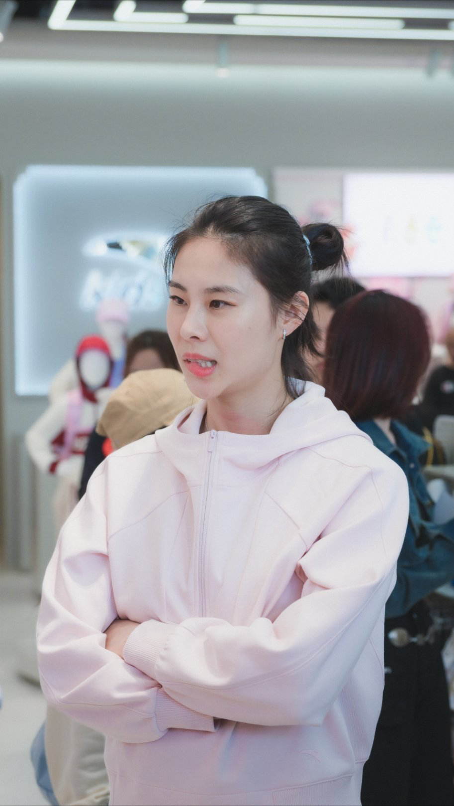 这谁能受得了?王思雨鬼手神掏连续抢断