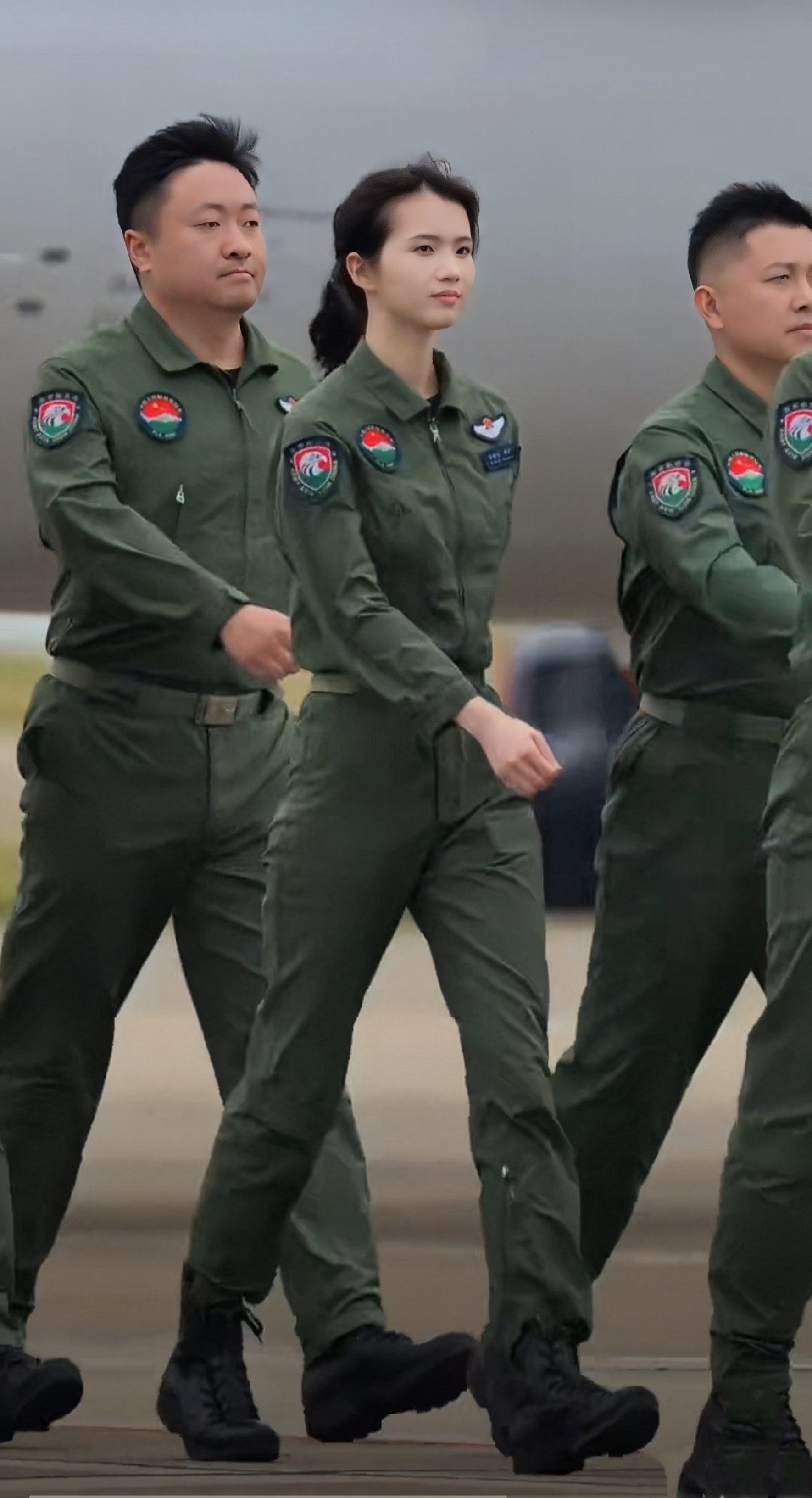 既能英姿飒爽,又能红妆素裹,这就是中国新一代空军女飞行员