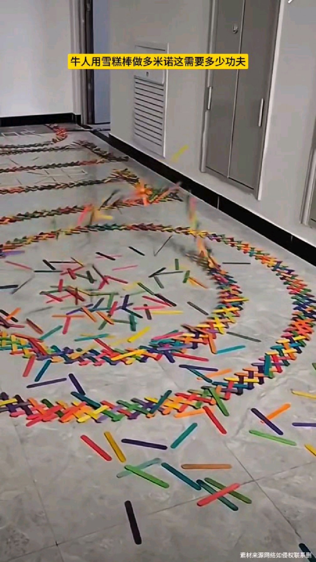牛人用雪糕棒做多米诺,这得多大的功夫呀