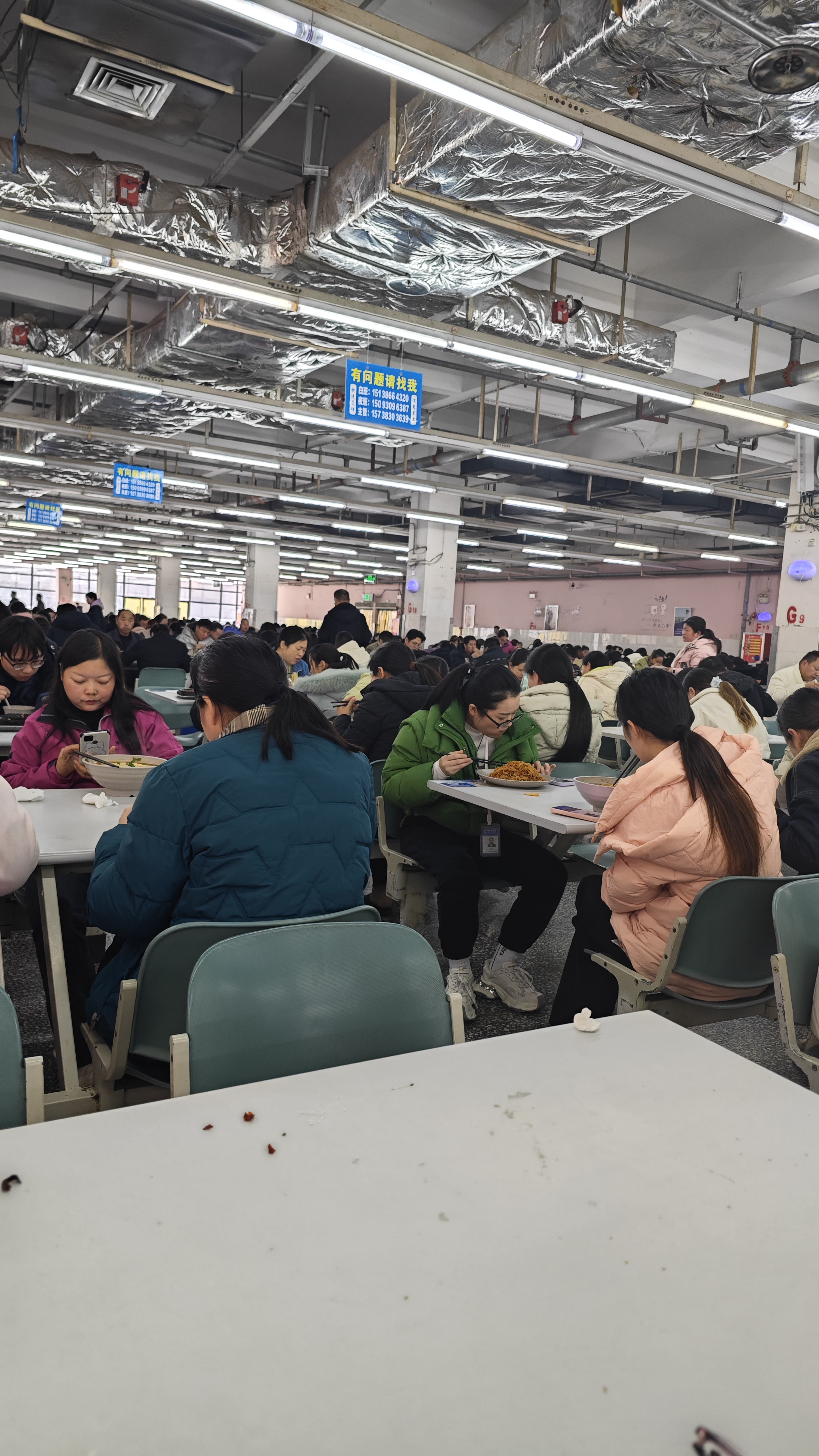 郑州富士康的餐厅太大了,进来就像走进迷宫,吃完饭找不到车间在哪里?