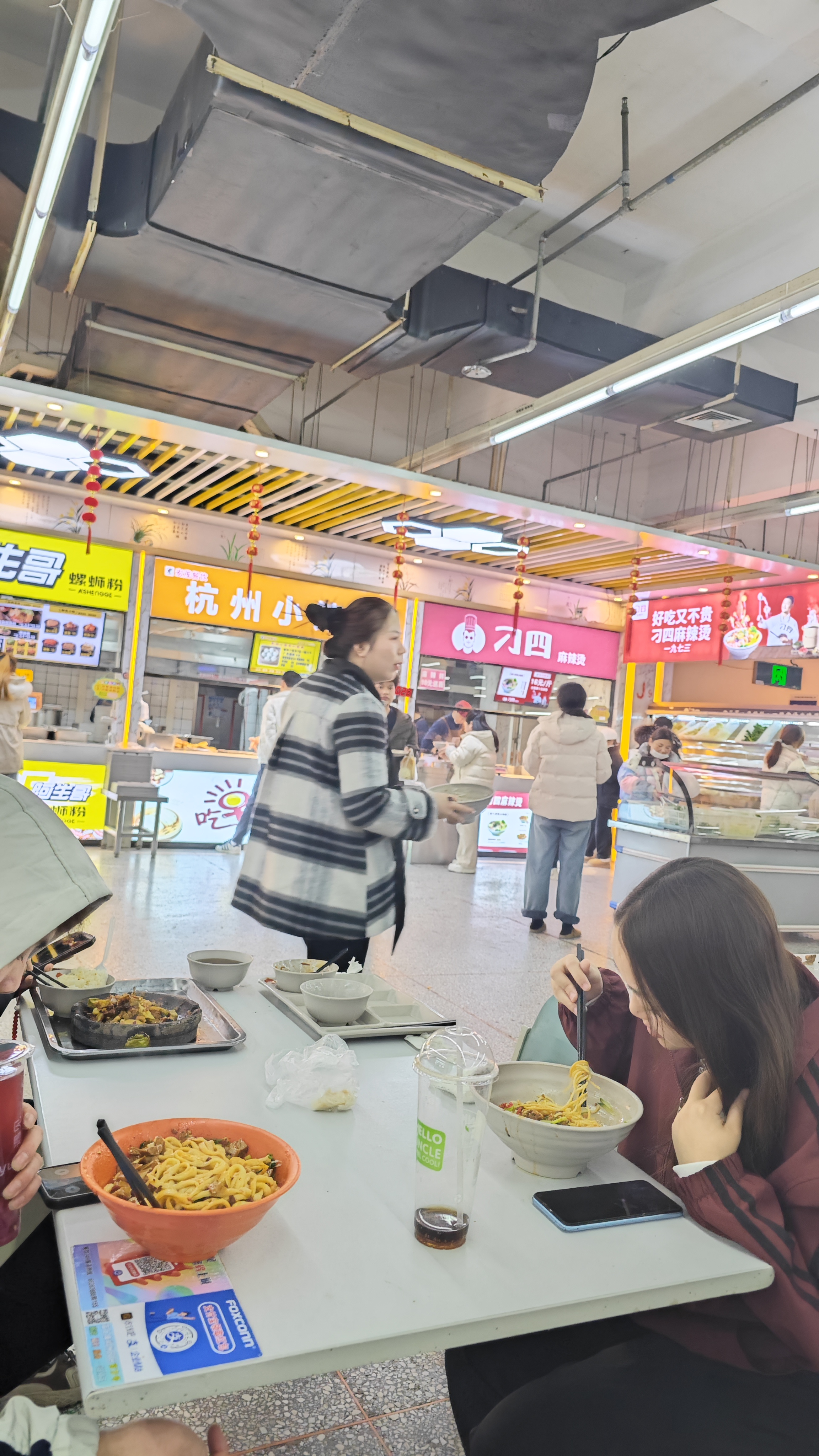 郑州富士康的餐厅太大了,进来就像走进迷宫,吃完饭找不到车间在哪里?