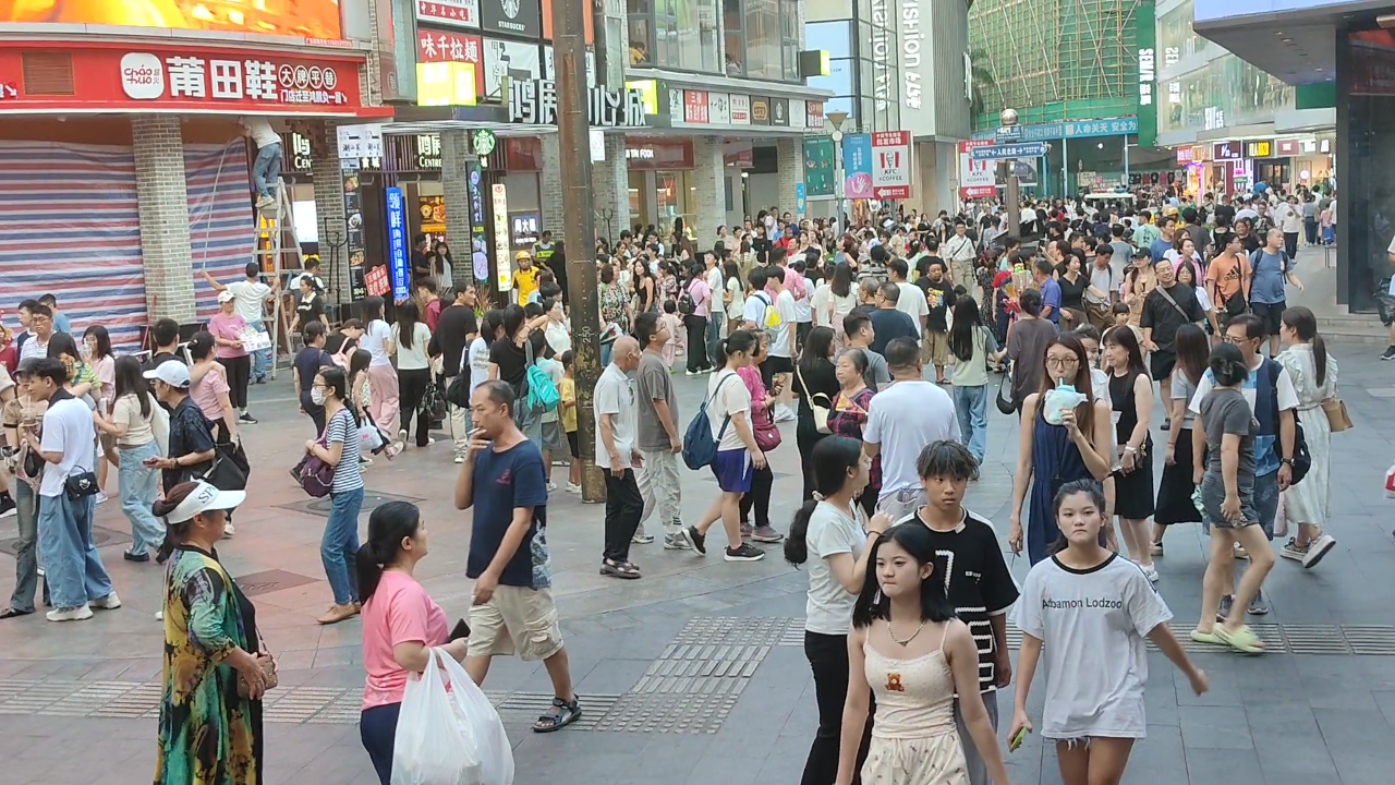 你先看看自己有几条,好家伙,现杂泻芏 路人图片有人的大街图片大街上