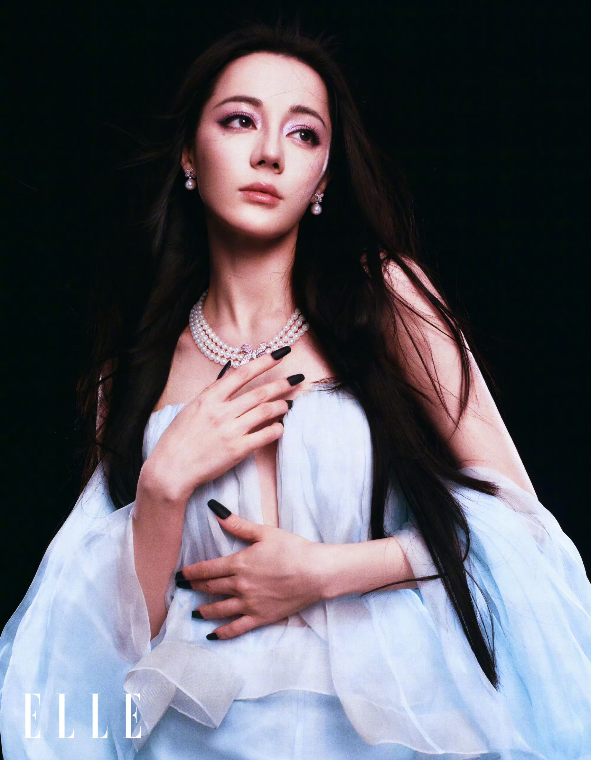 迪丽热巴elle2025开年刊封面