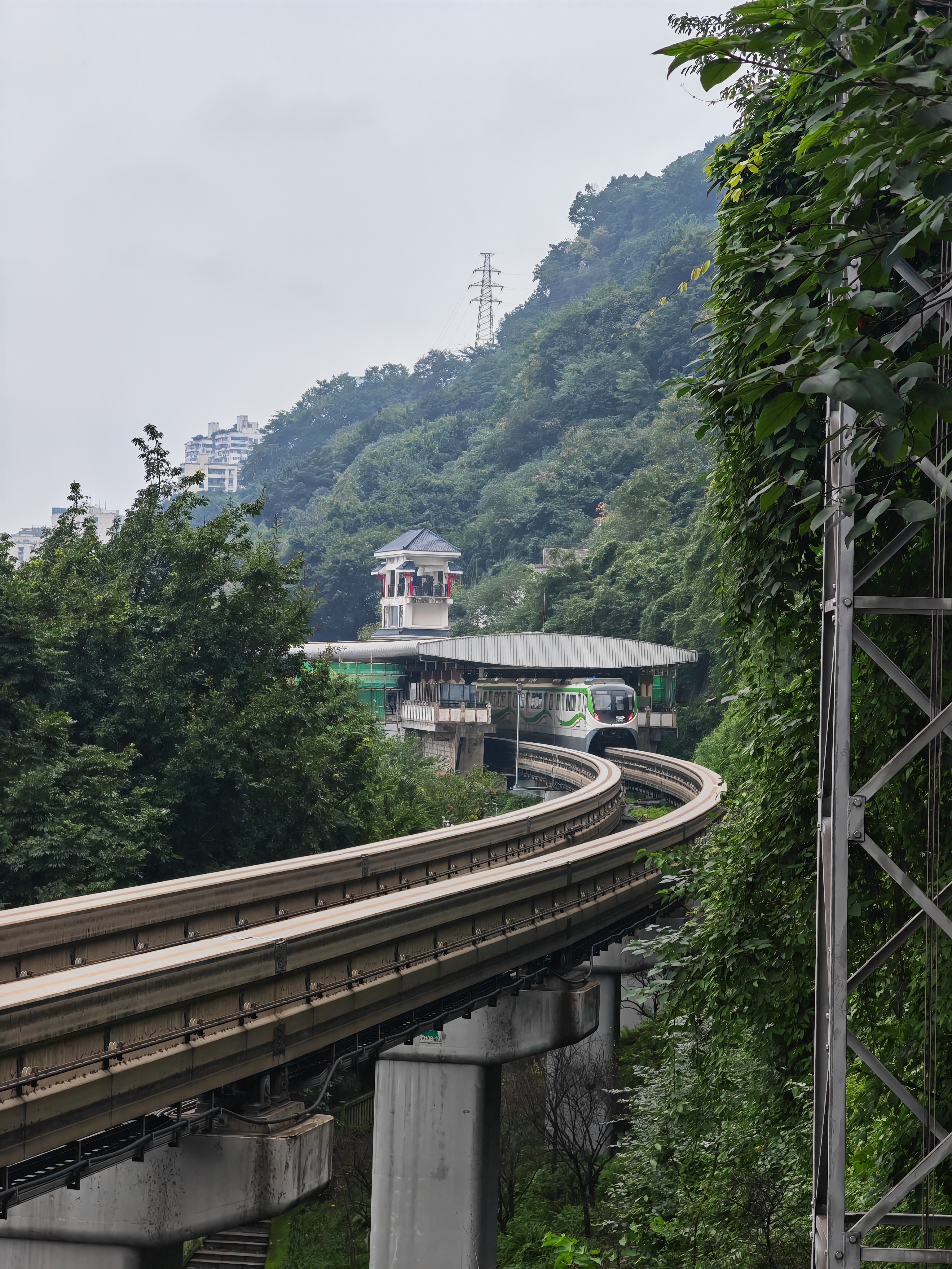 每次坐重庆轻轨2号线,就看到开往鱼洞方向,很好奇,为什么那个地方叫