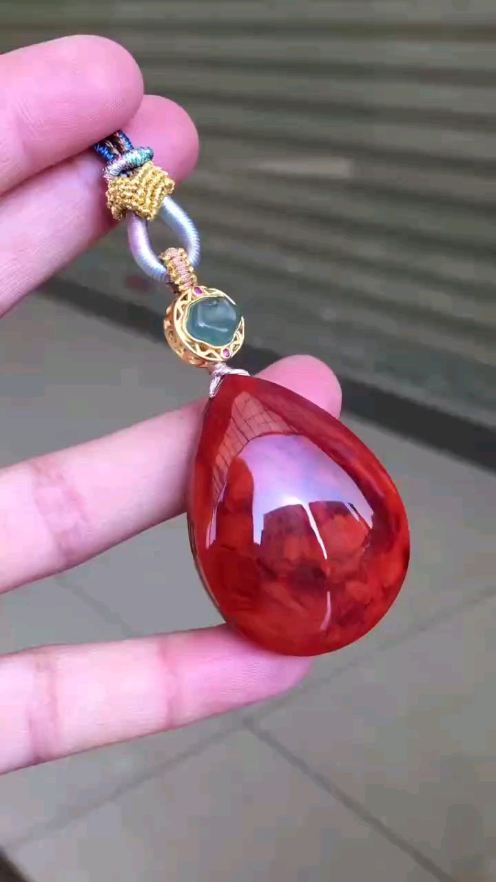 南红玛瑙中国红水滴吊坠