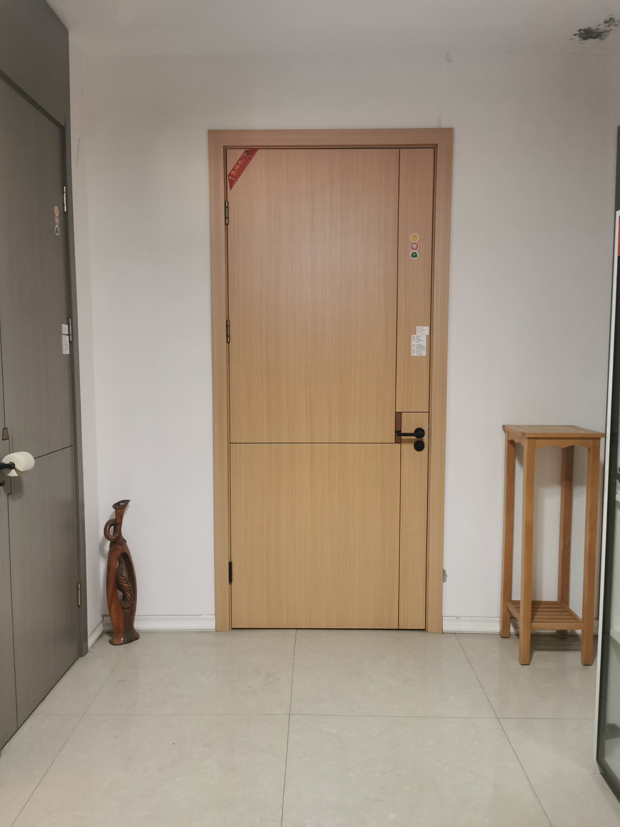 实木门什么颜色最好看?酒店木门怎么选颜色!