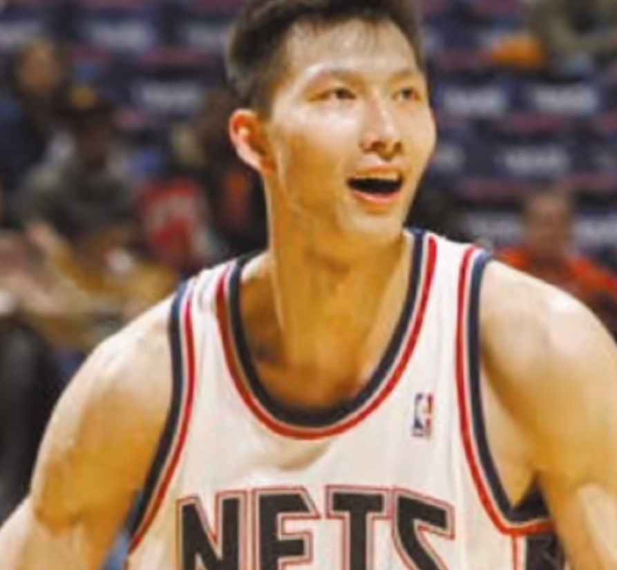 易建联1987年10月27日出生于广东省江门市鹤山市,是中国前职业篮球