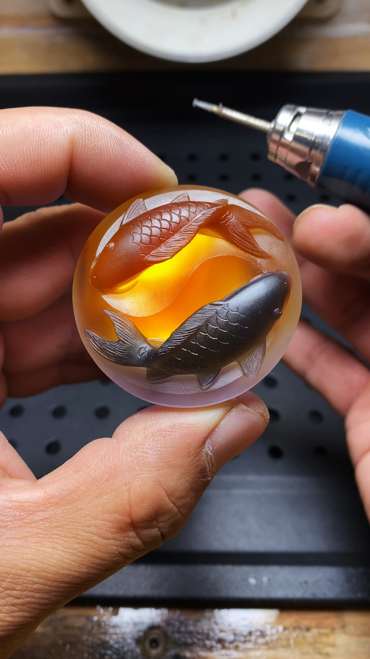 纯手工玛瑙雕刻太极鱼