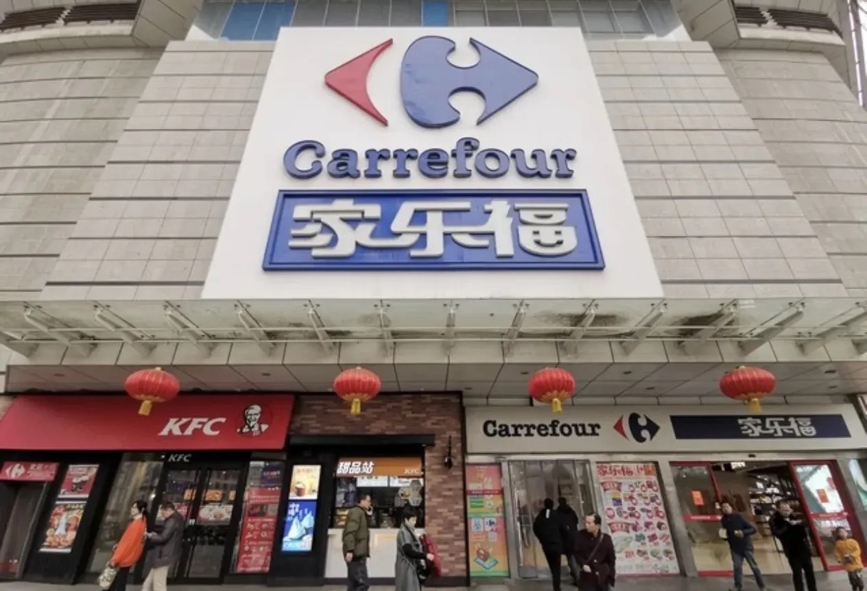 几年前,我在北京一家"家乐福"超市购物,买的东西中有一小瓶香油