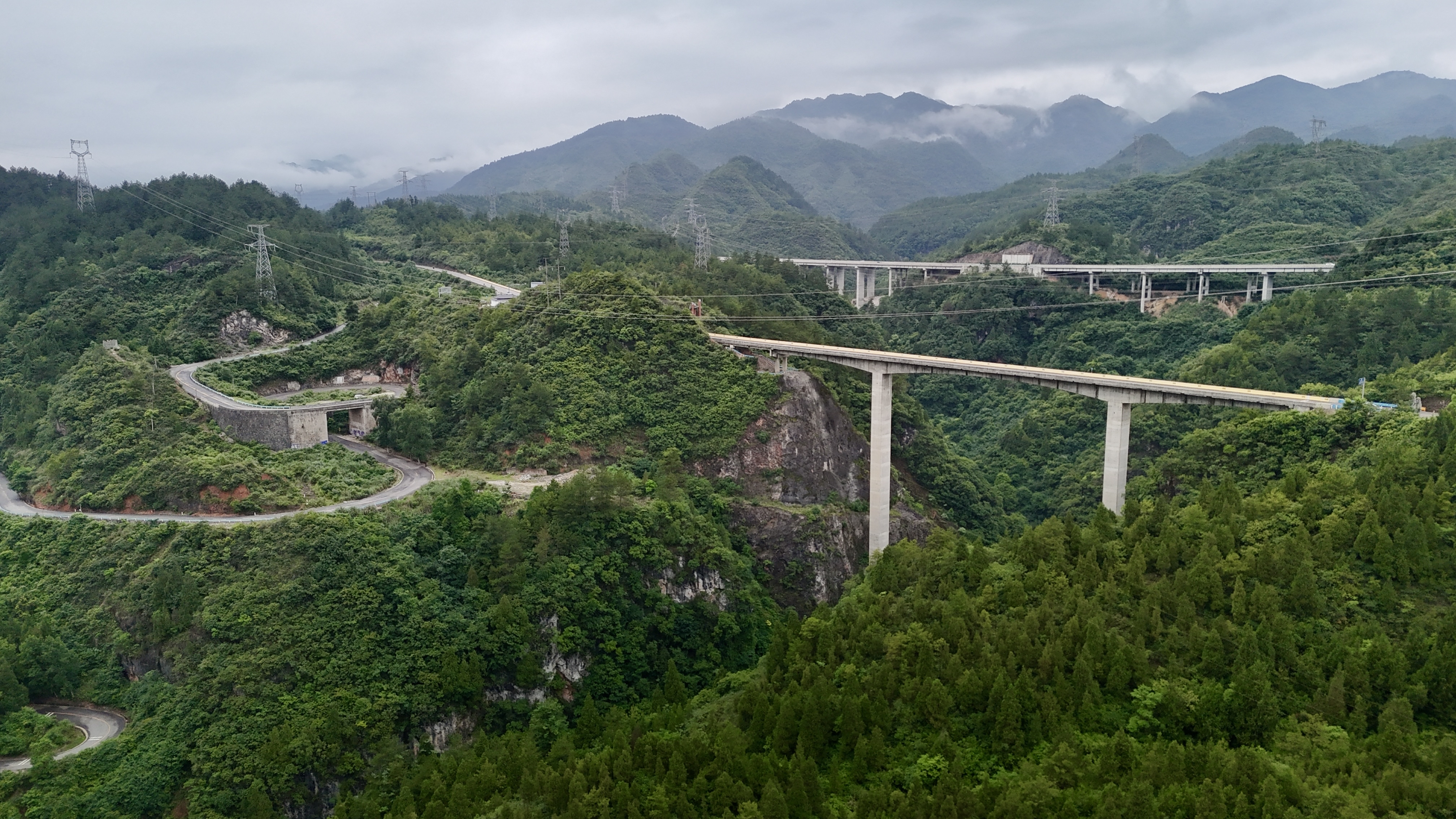 钵盂山大桥图片