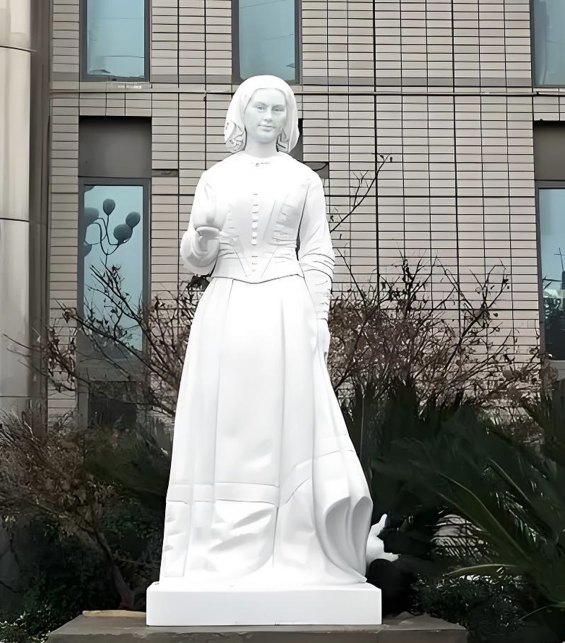 汉白玉石雕南丁格尔雕像铸铜雕塑提灯女神像制作定做