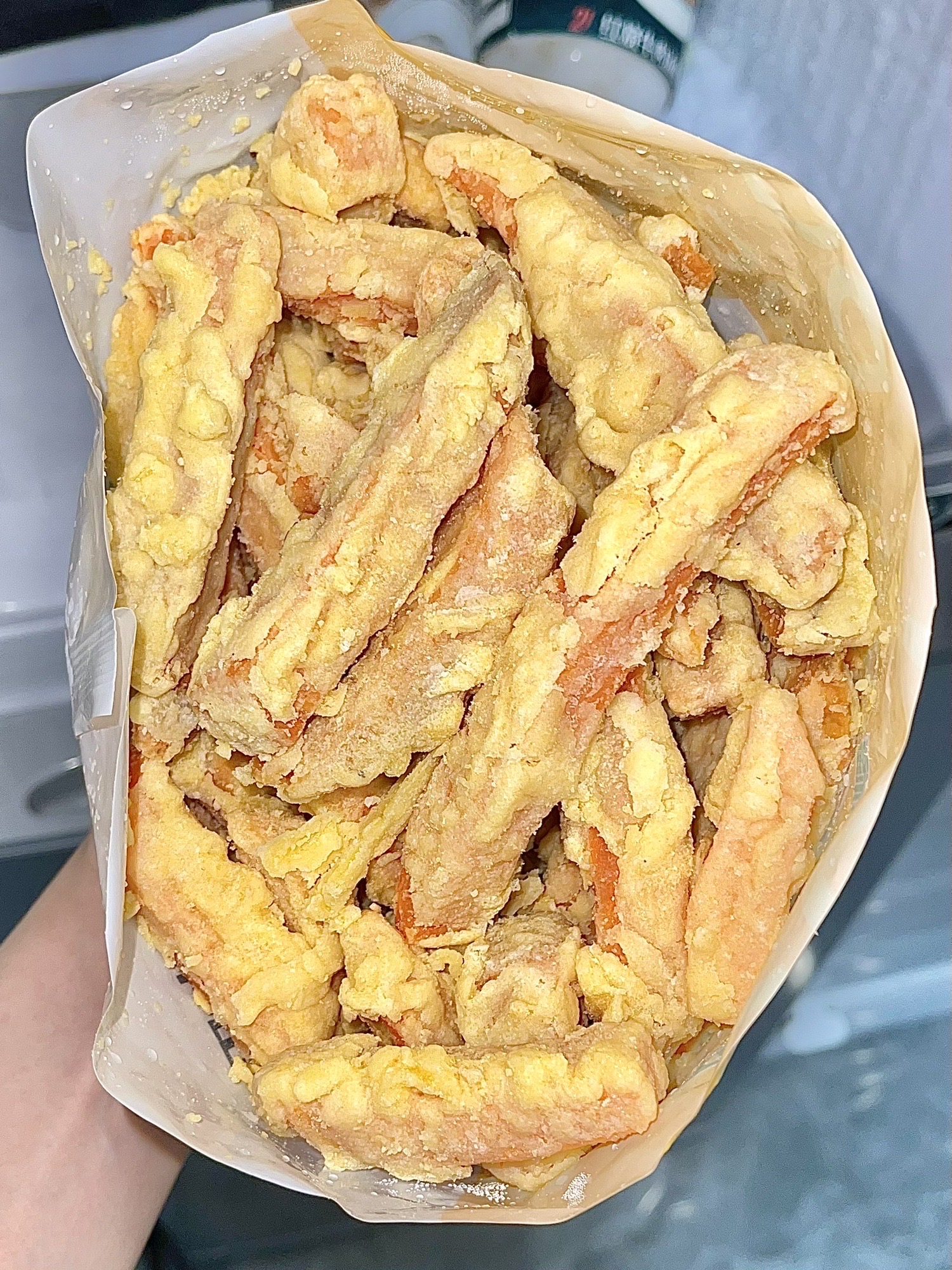 超爱吃黄金地瓜条,为了随时能吃到买了半成品 放进空气炸锅180度8分钟