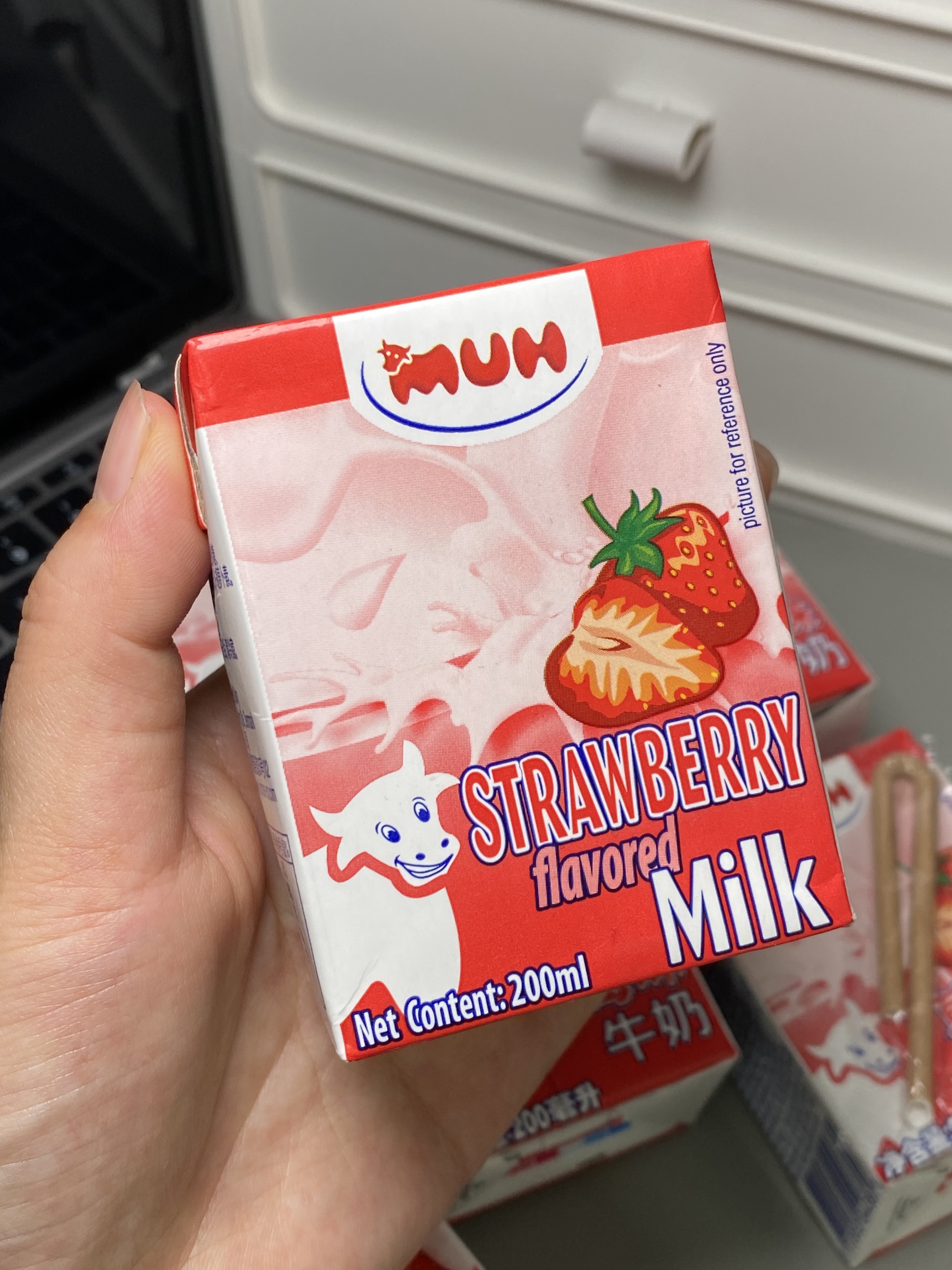 就是这个甘蒂牧场家的草莓牛奶 生牛乳95%超正的一款草莓奶