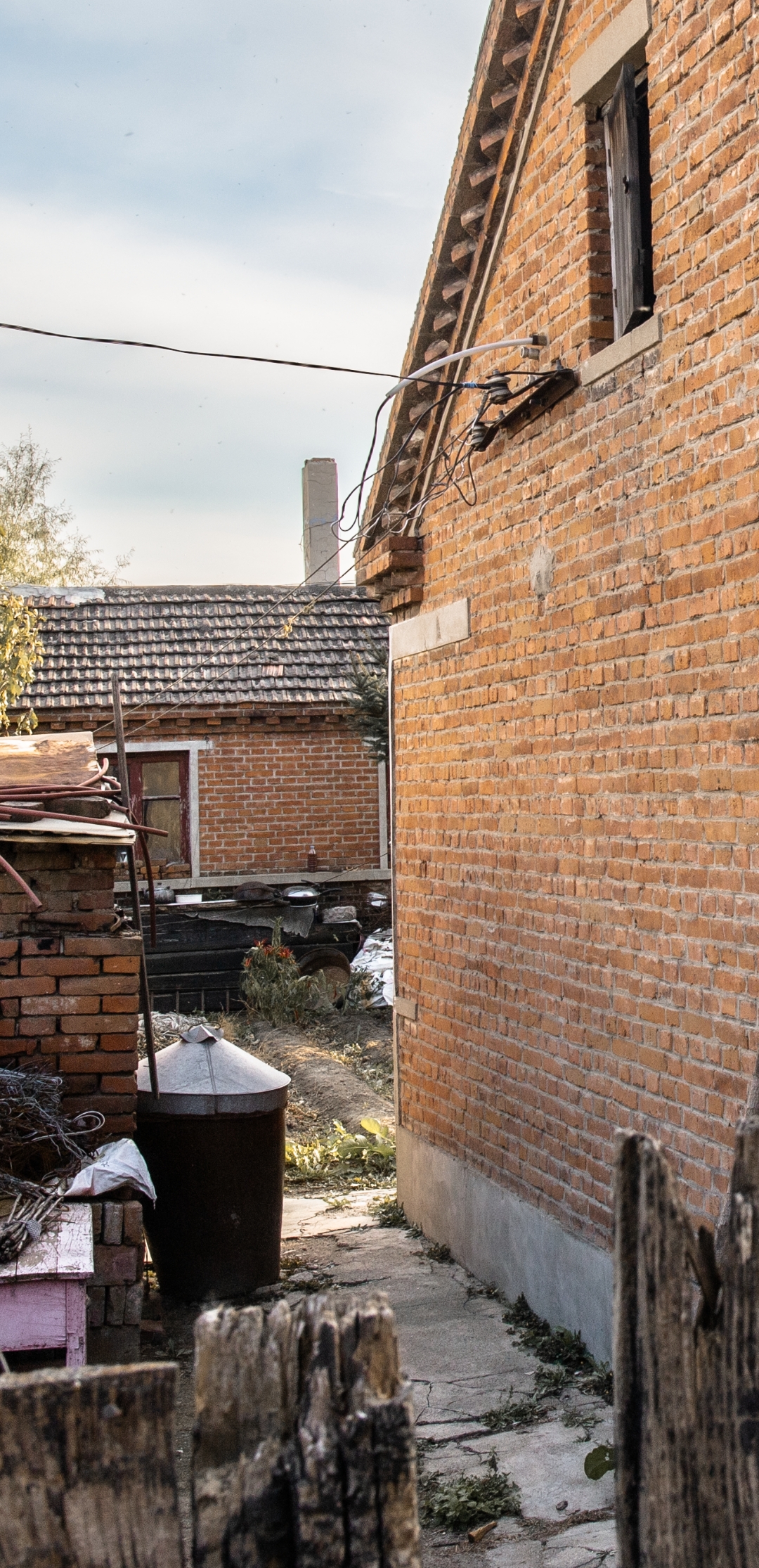 的老房子,虽然老房子已经越来越破败不堪,这个再熟悉不过的平房图片