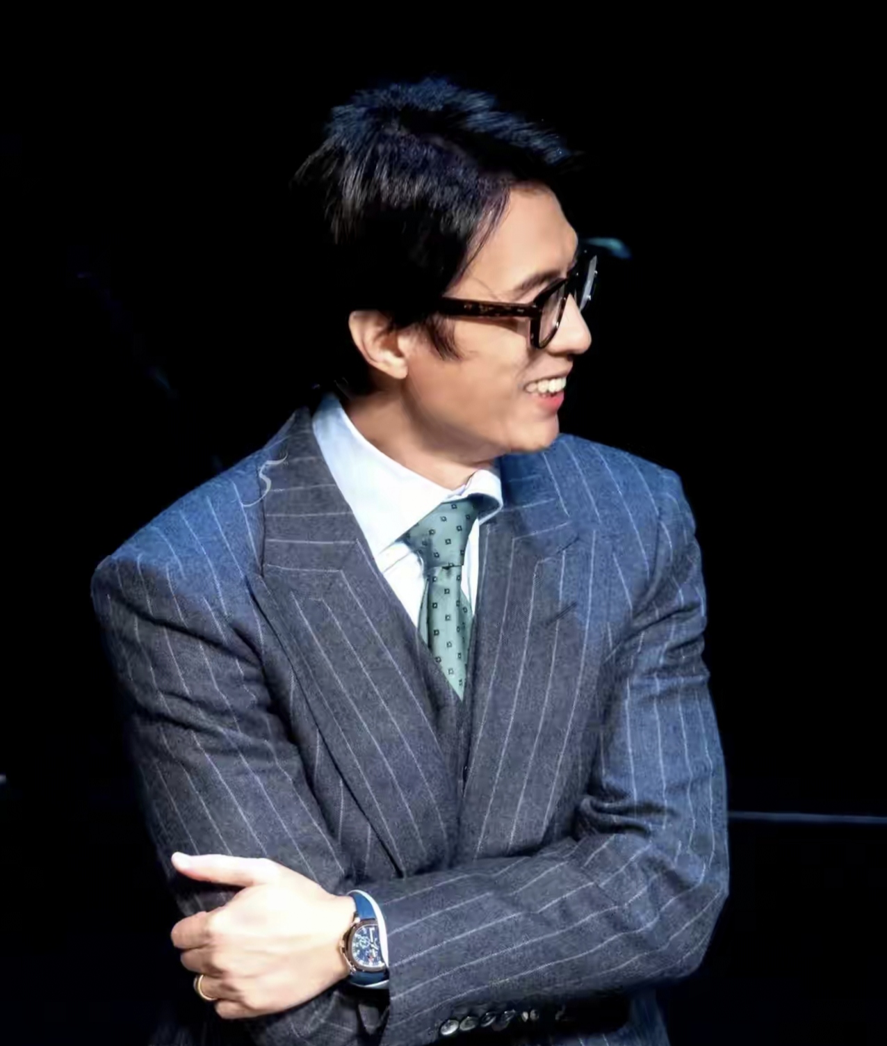 ",大家都知道指的是刘德华,可是现在在香港说"华神",却指的是黄子华