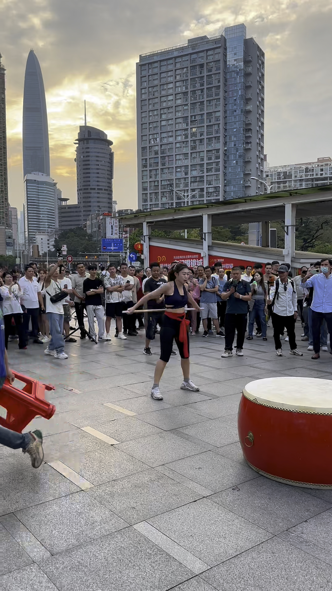 深圳女强人流浪街头图片