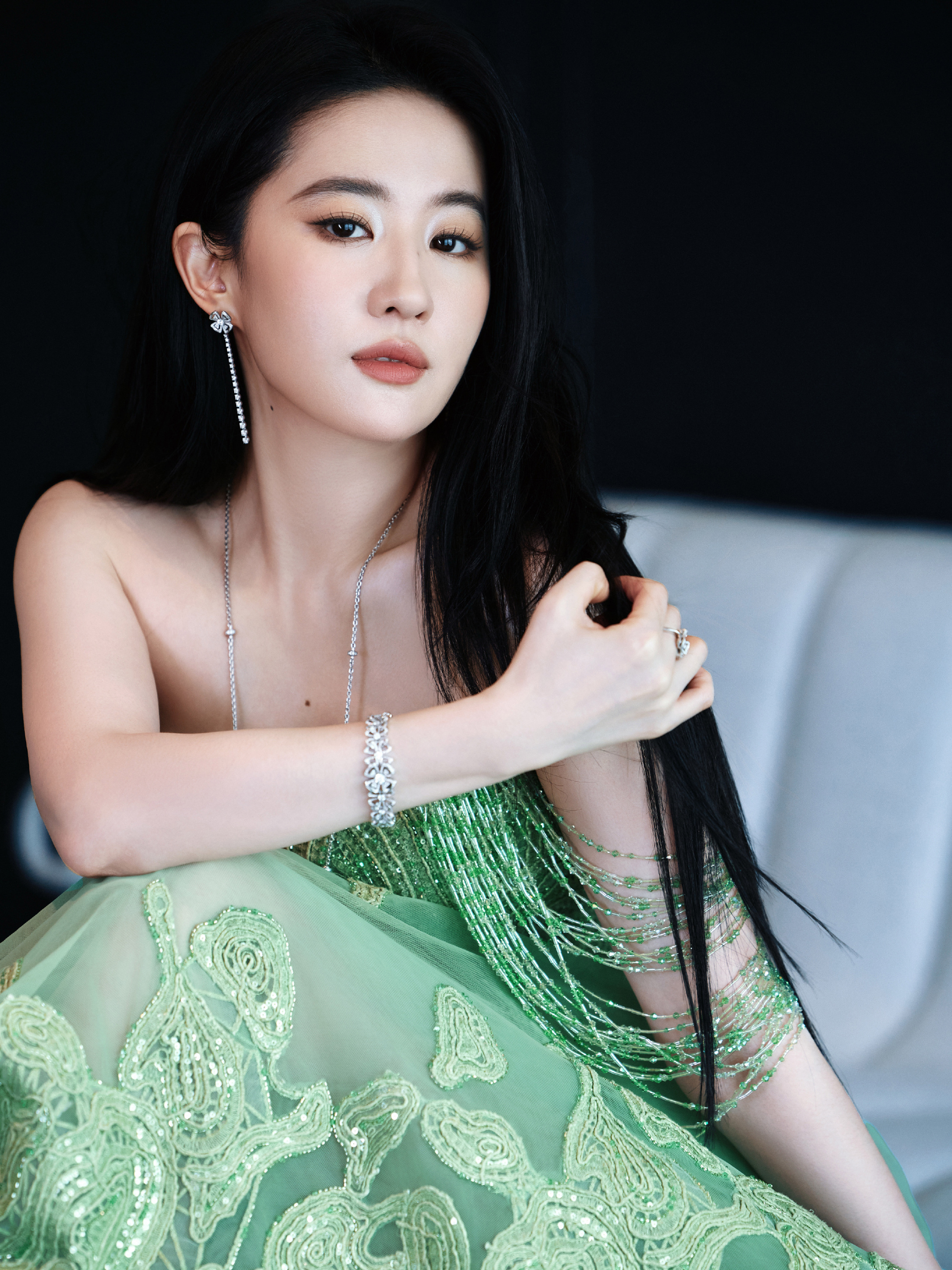 期待金典品牌代言人刘亦菲的亮相