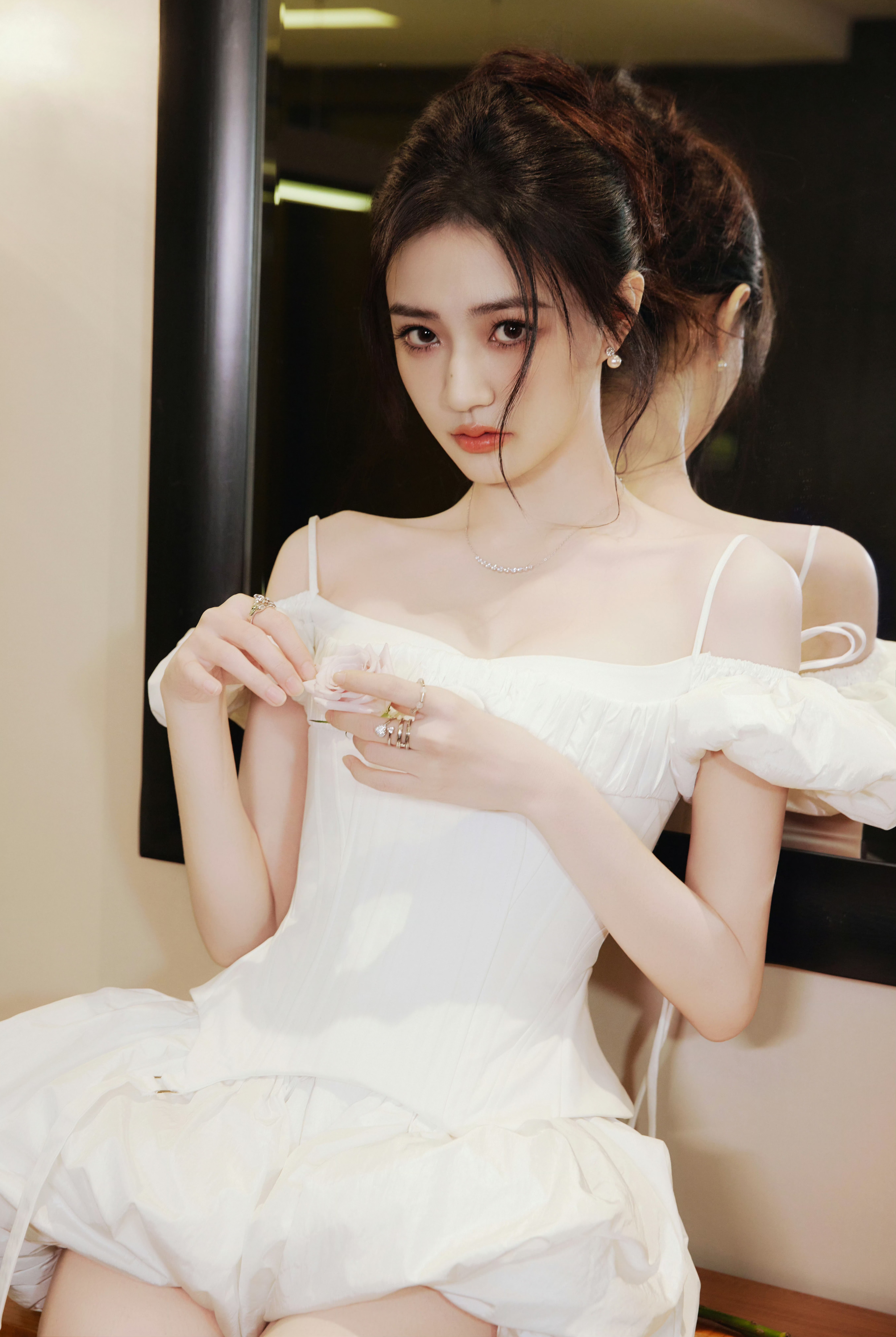 徐璐时尚写真女神范十足