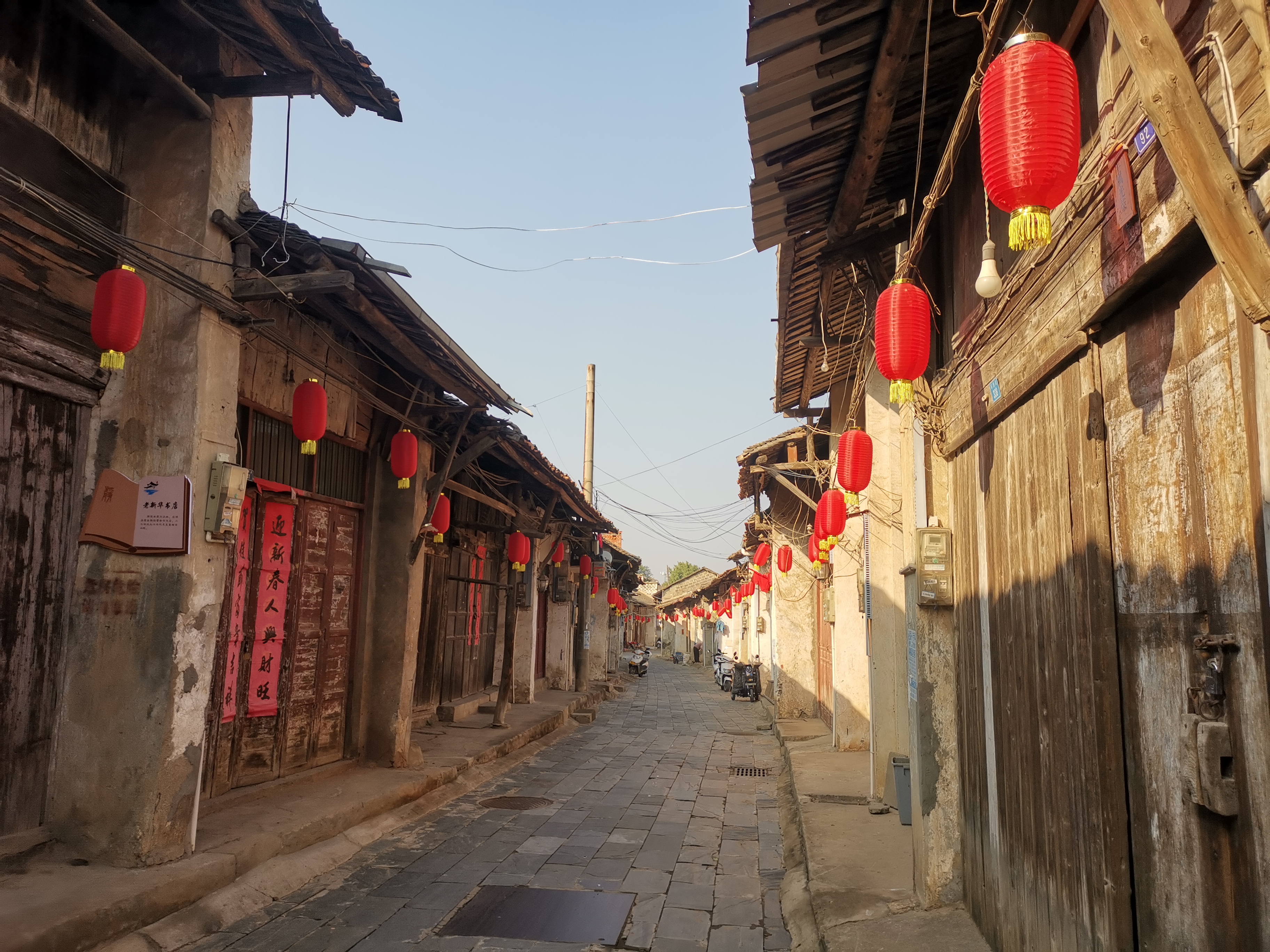 骑行孝感孝昌小河镇,一座历史悠久的小镇,明清石板古街特别的长,清一