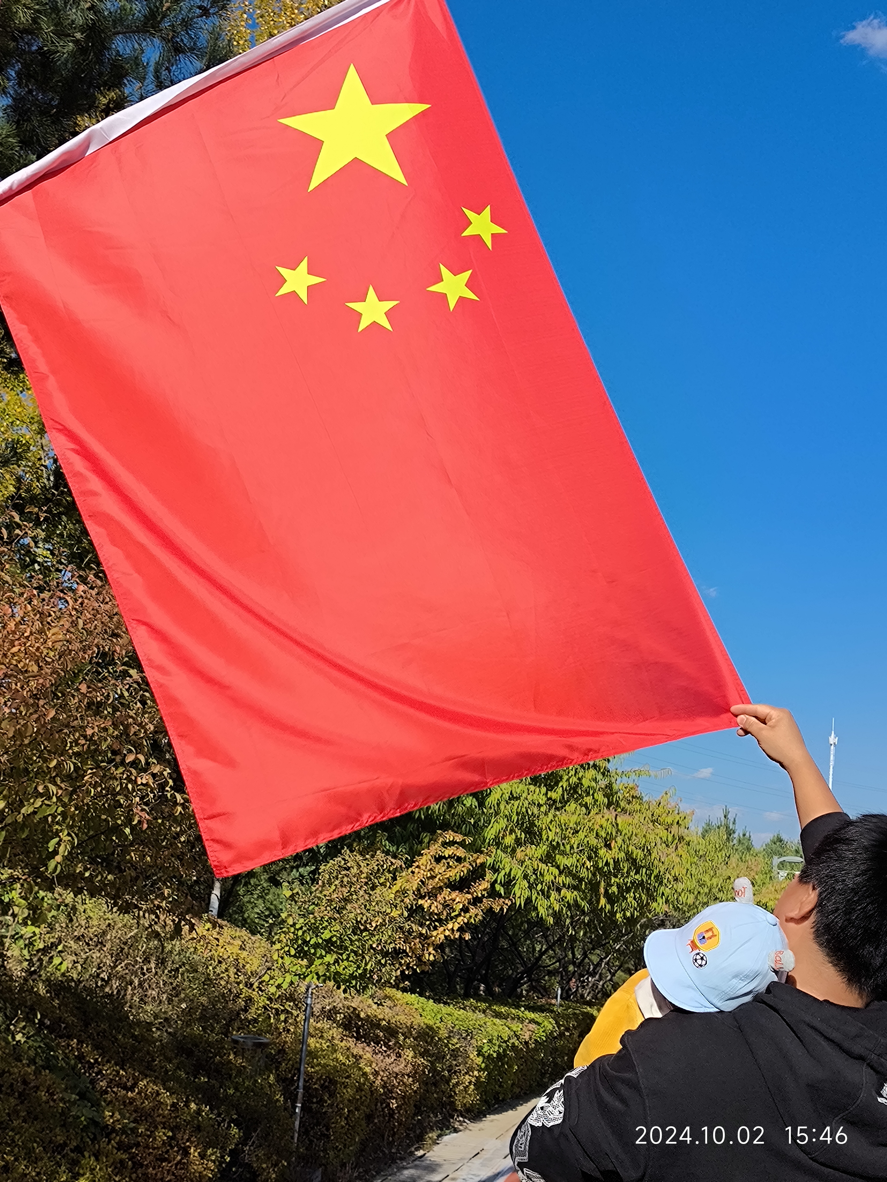 国庆长假即将结束了,下楼了一次,小区内游了一下