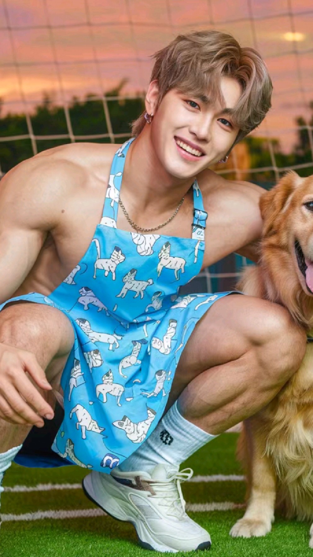 哇塞!这帅哥直接脱衣跳劲舞,胸肌大倒三角,迷人身姿不简单呐!