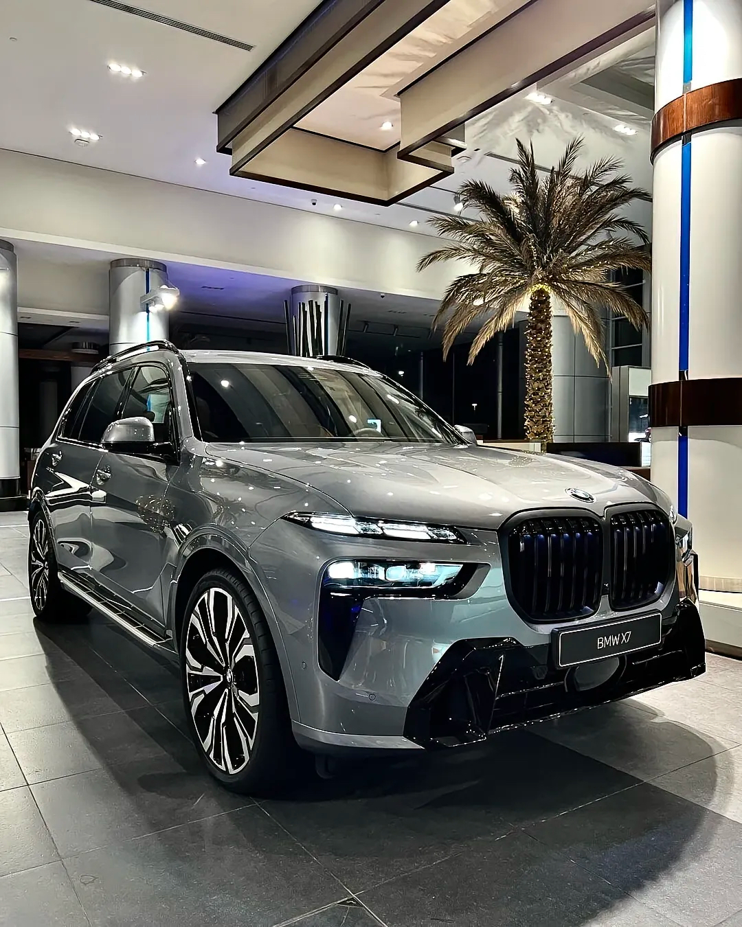 准备好迎接旗舰风范了吗?宝马x7豪华与力量并存,你敢来试驾吗?